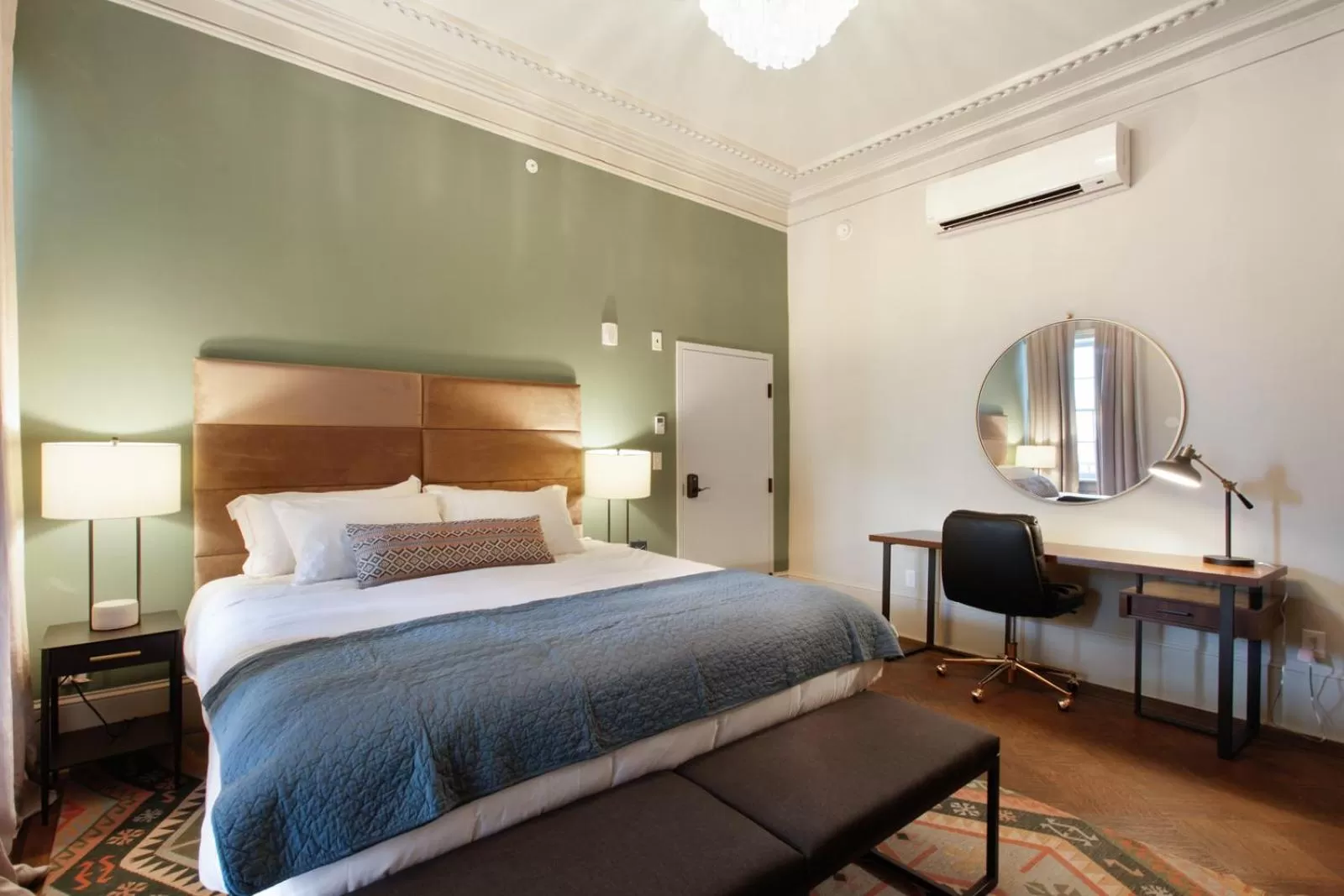 Bed in The Present Hotel