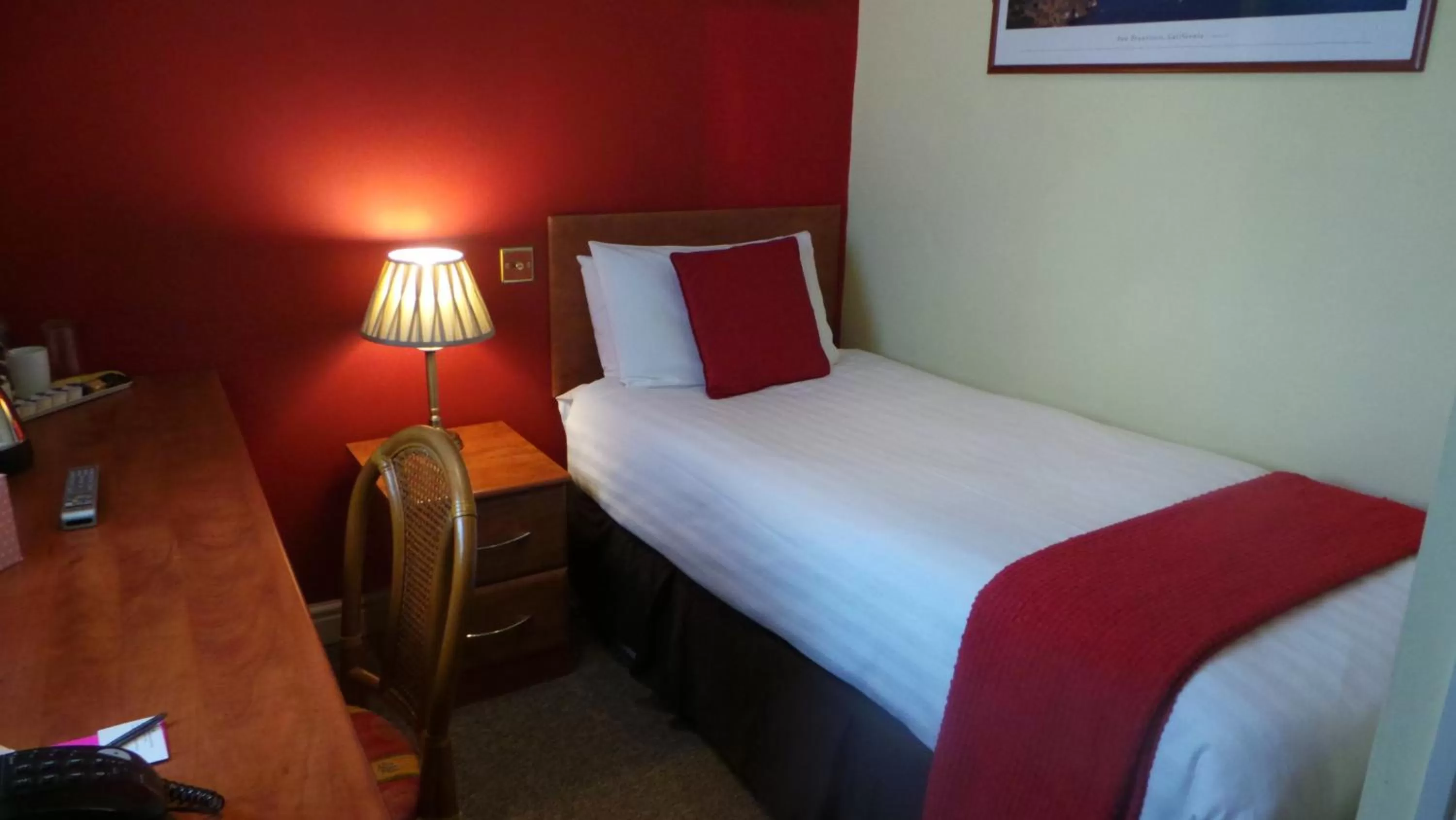 Bed in The Peacock Townhouse Hotel Kenilworth - Warwick