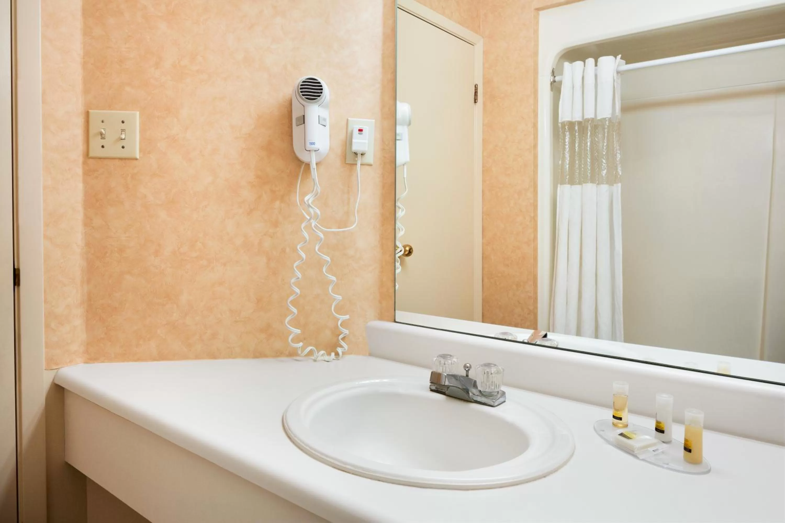 Bathroom in Days Inn by Wyndham Brantford