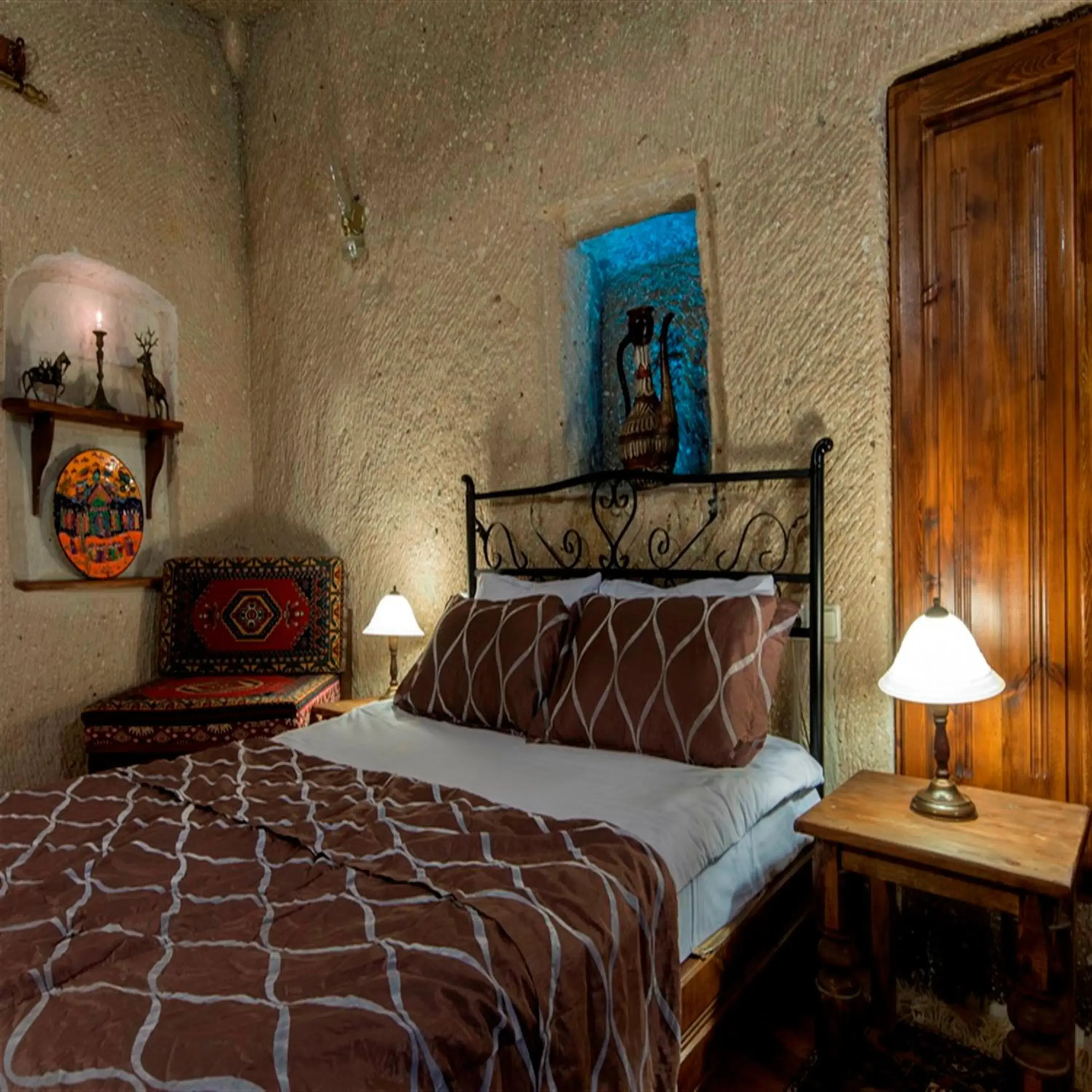 Massage, Bed in Antique Terrace Cave Suites