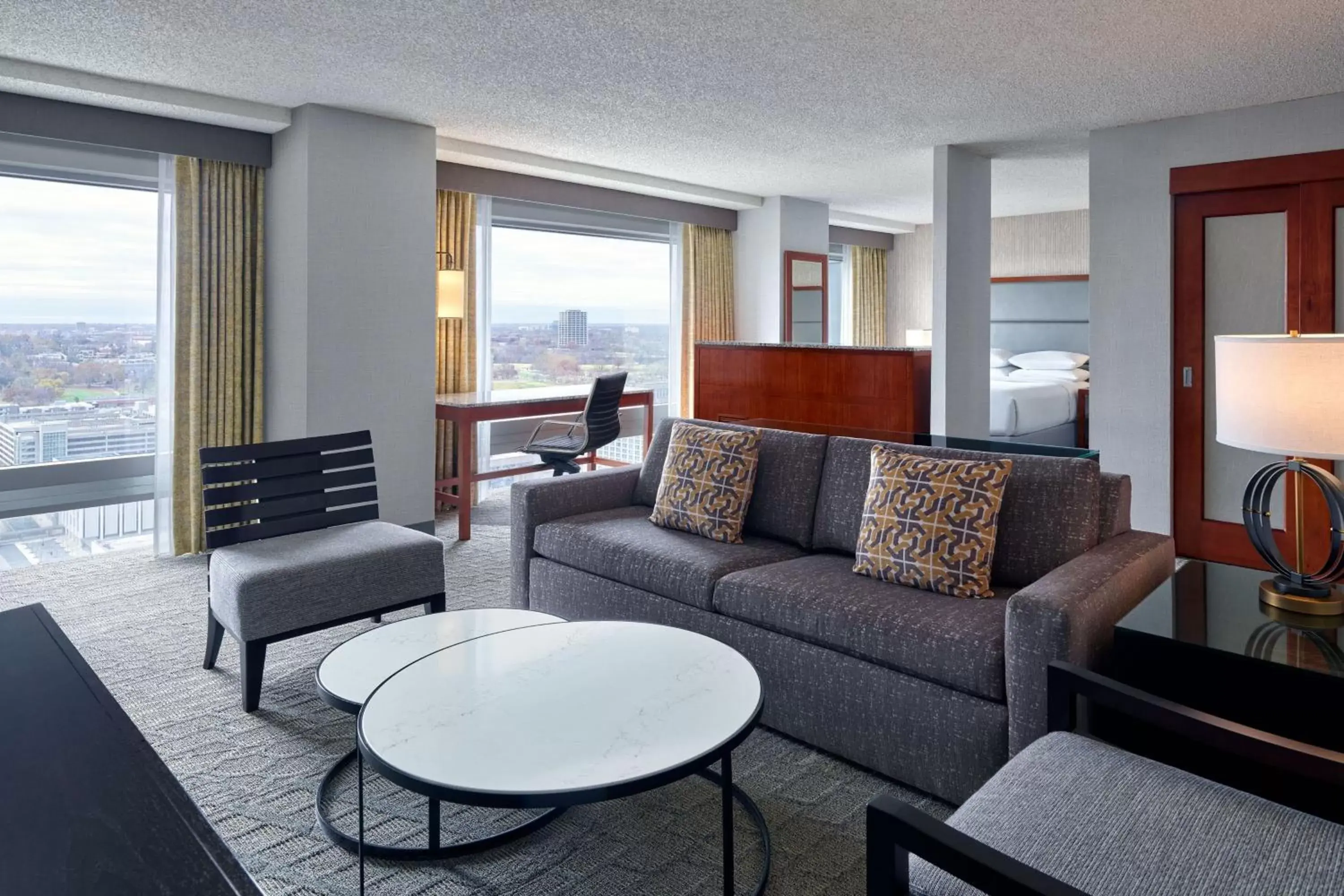 Photo of the whole room, Seating Area in Sheraton Kansas City Hotel at Crown Center