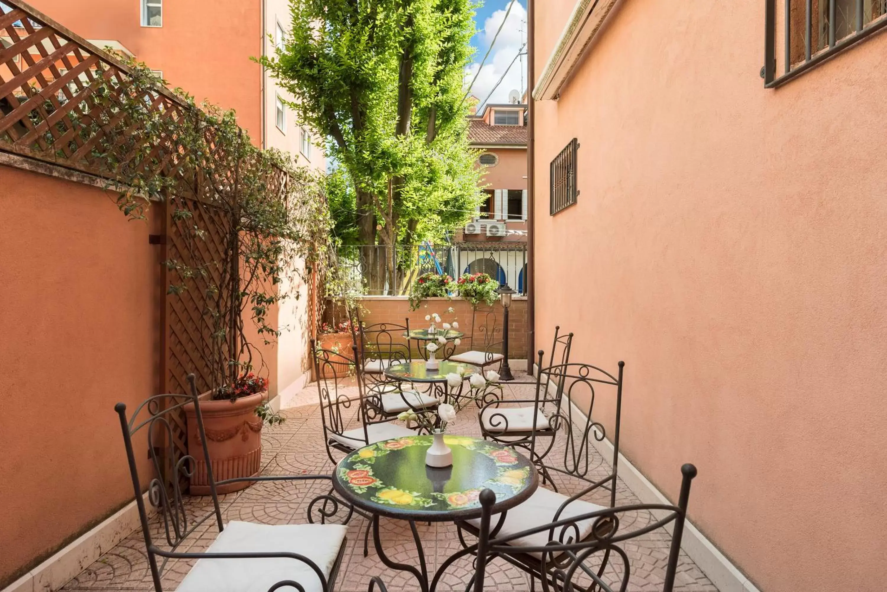 Garden in Hotel Garibaldi