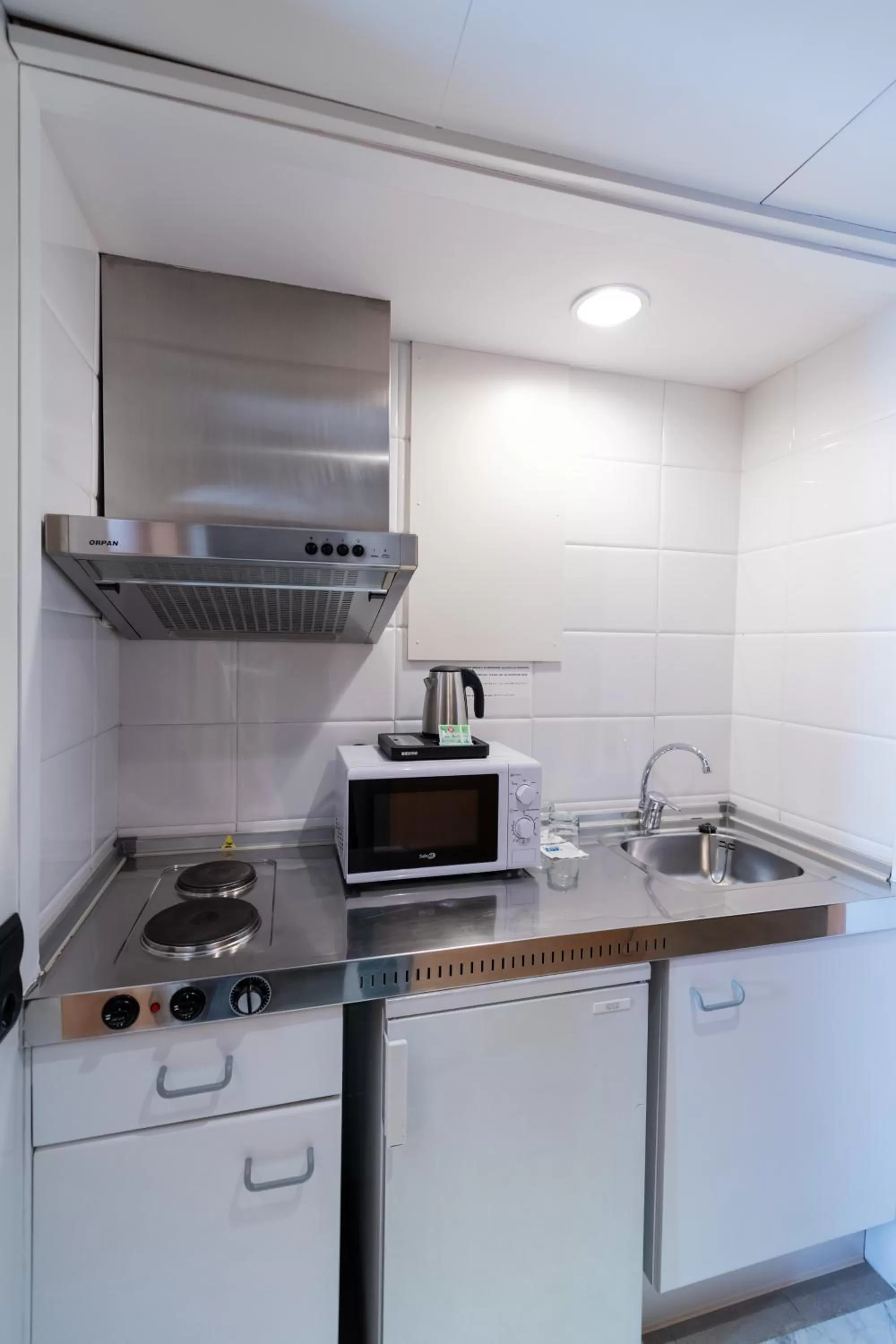 Kitchen or kitchenette in Aparthotel Atenea Barcelona