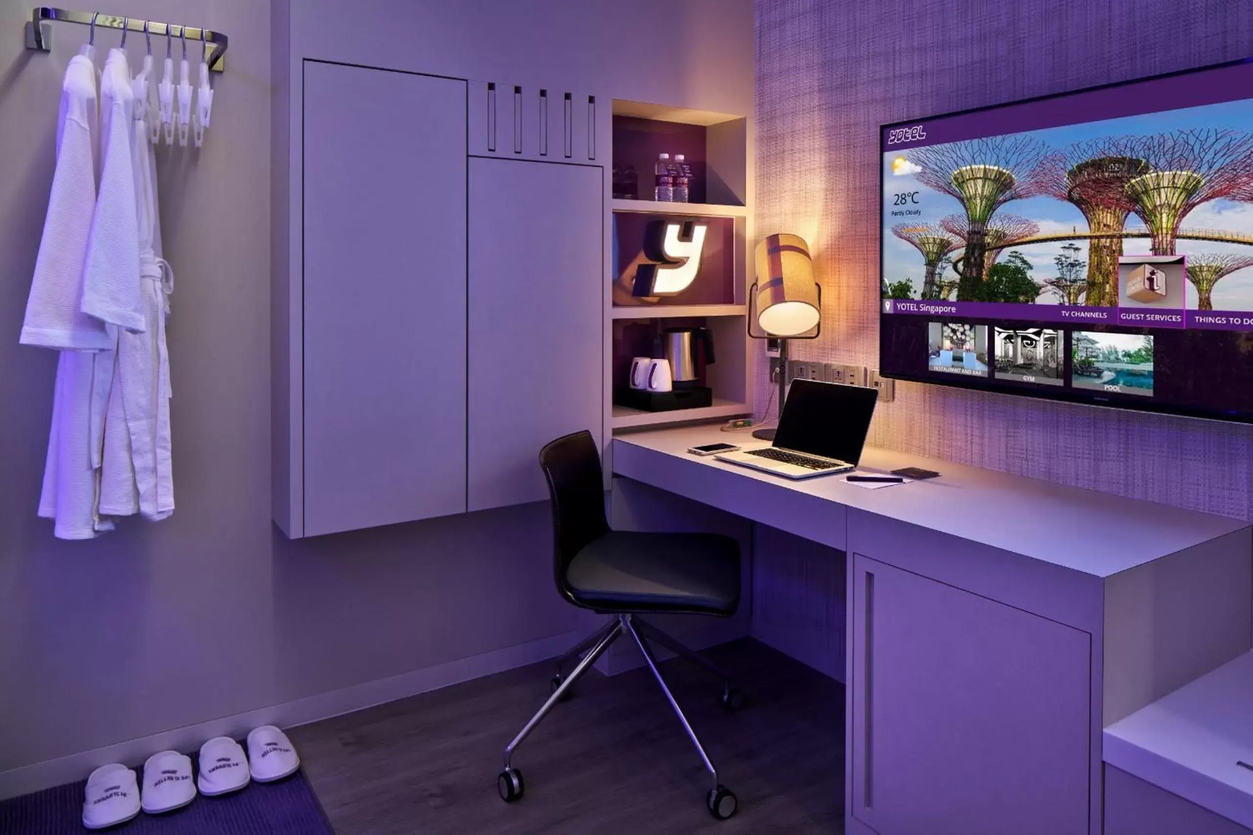 TV and multimedia in YOTEL Singapore Orchard Road