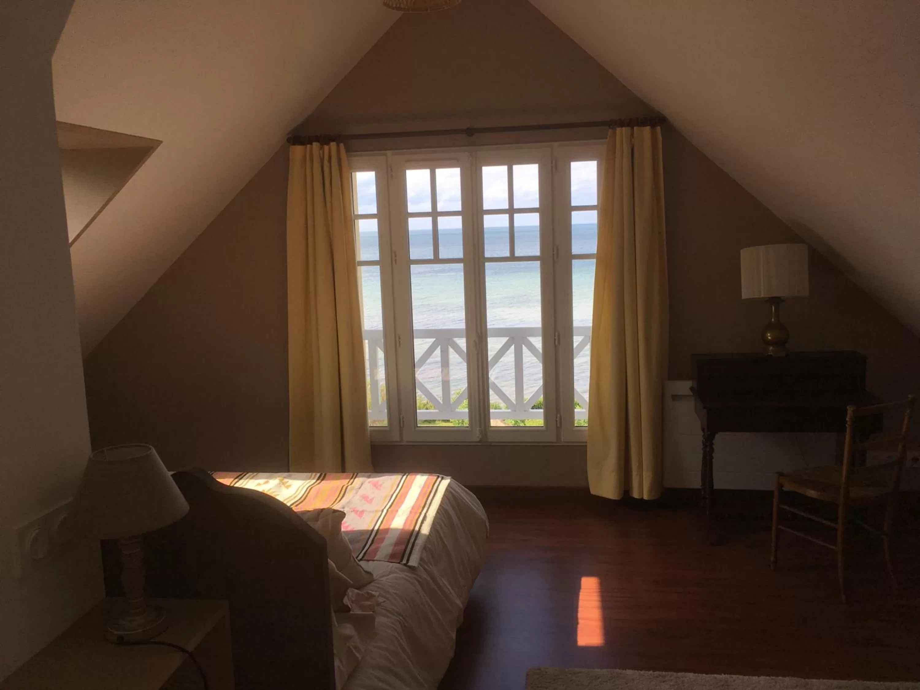 Bed in Chambres d'hôtes Les 4 Vents Pointe du Hoc - Landing Beaches