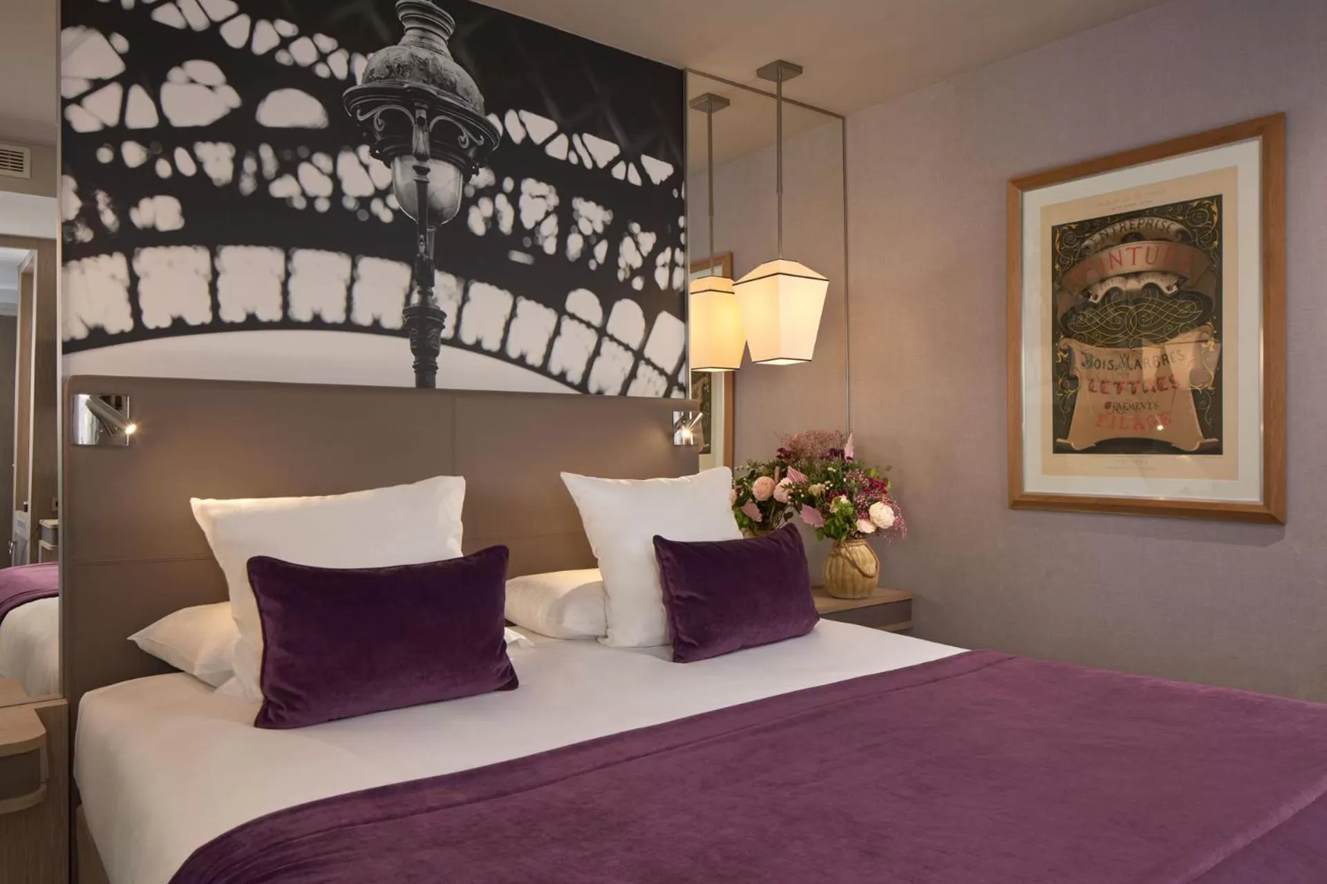 Bed in Hotel La Lanterne & Spa By Timhotel
