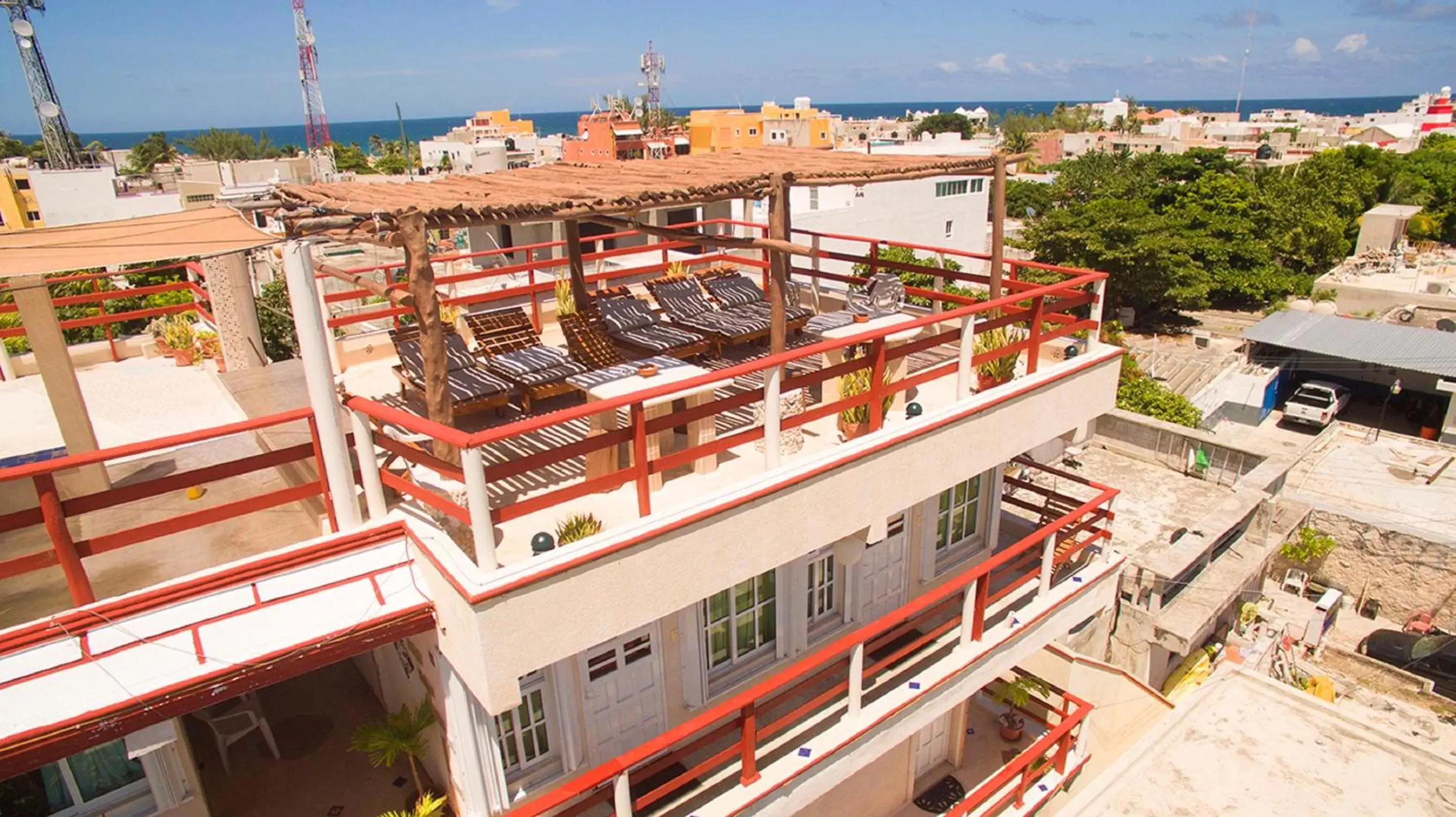 Property building, Bird's-eye View in Sol Caribe Departamentos & Suites