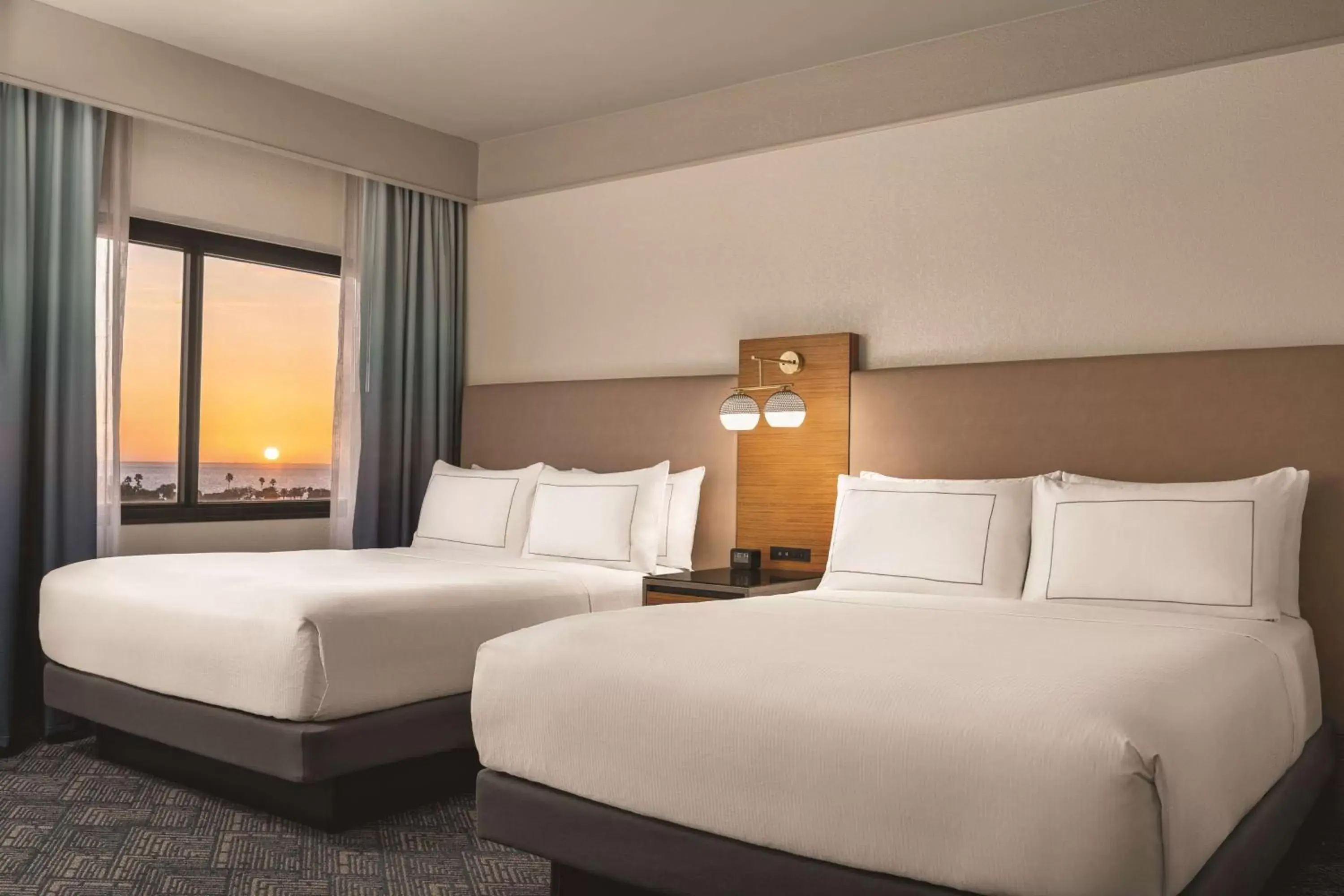 Bed in DoubleTree by Hilton Tampa Rocky Point Waterfront Bed in DoubleTree by Hilton Tampa Rocky Point Waterfront