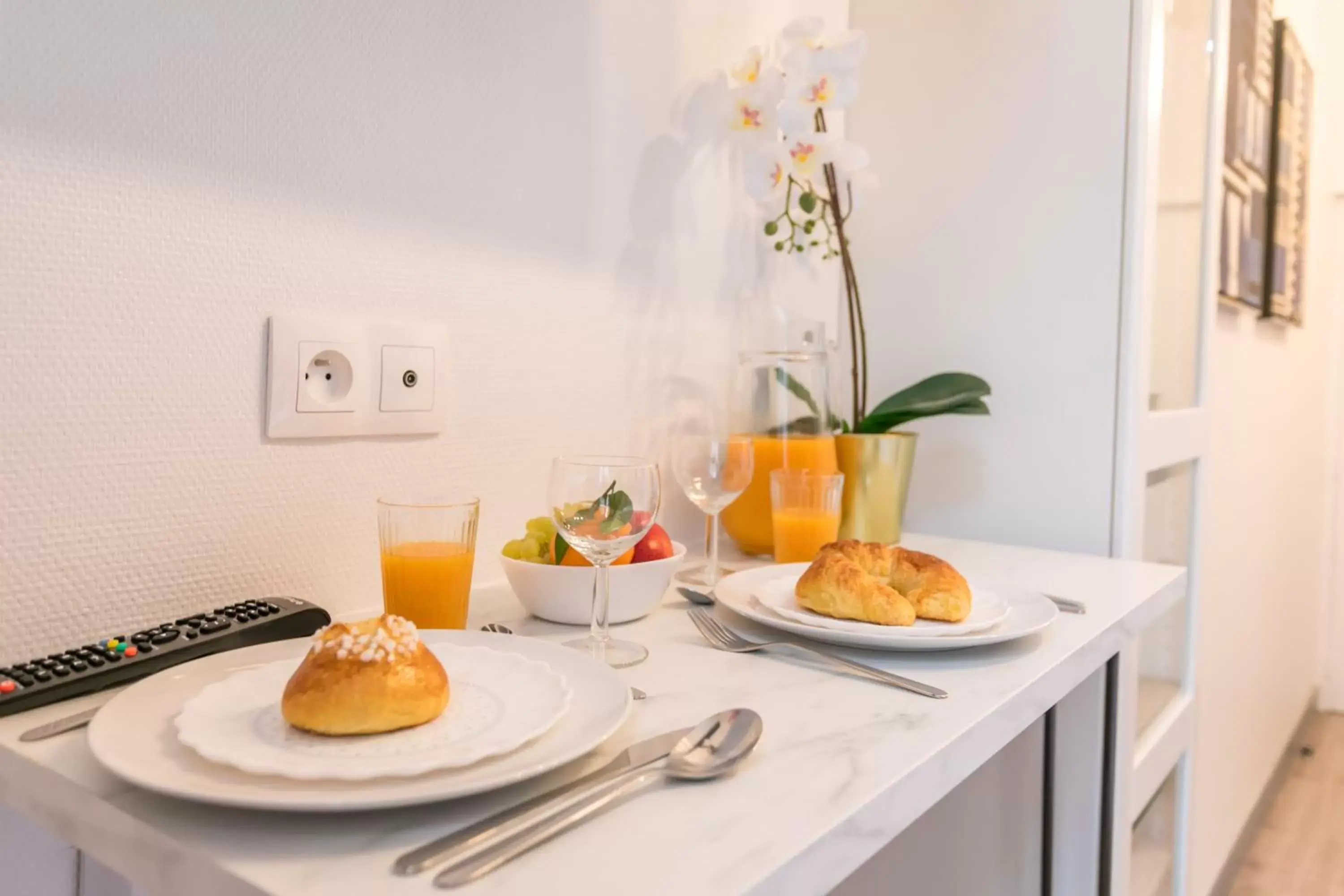Breakfast, Dining Area in Apartments WS Haussmann - La Fayette
