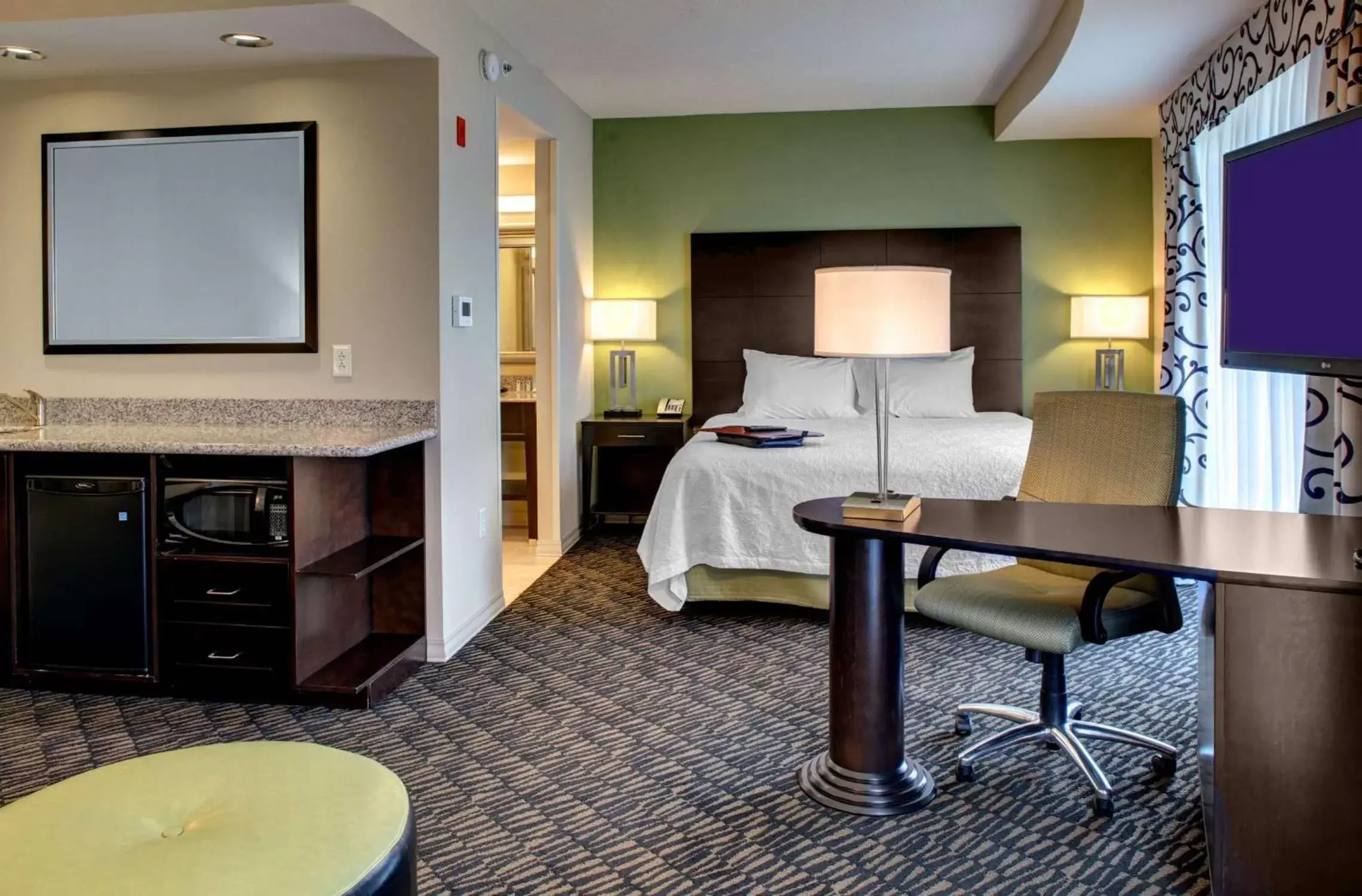 Bed in Hampton Inn & Suites Baton Rouge Downtown