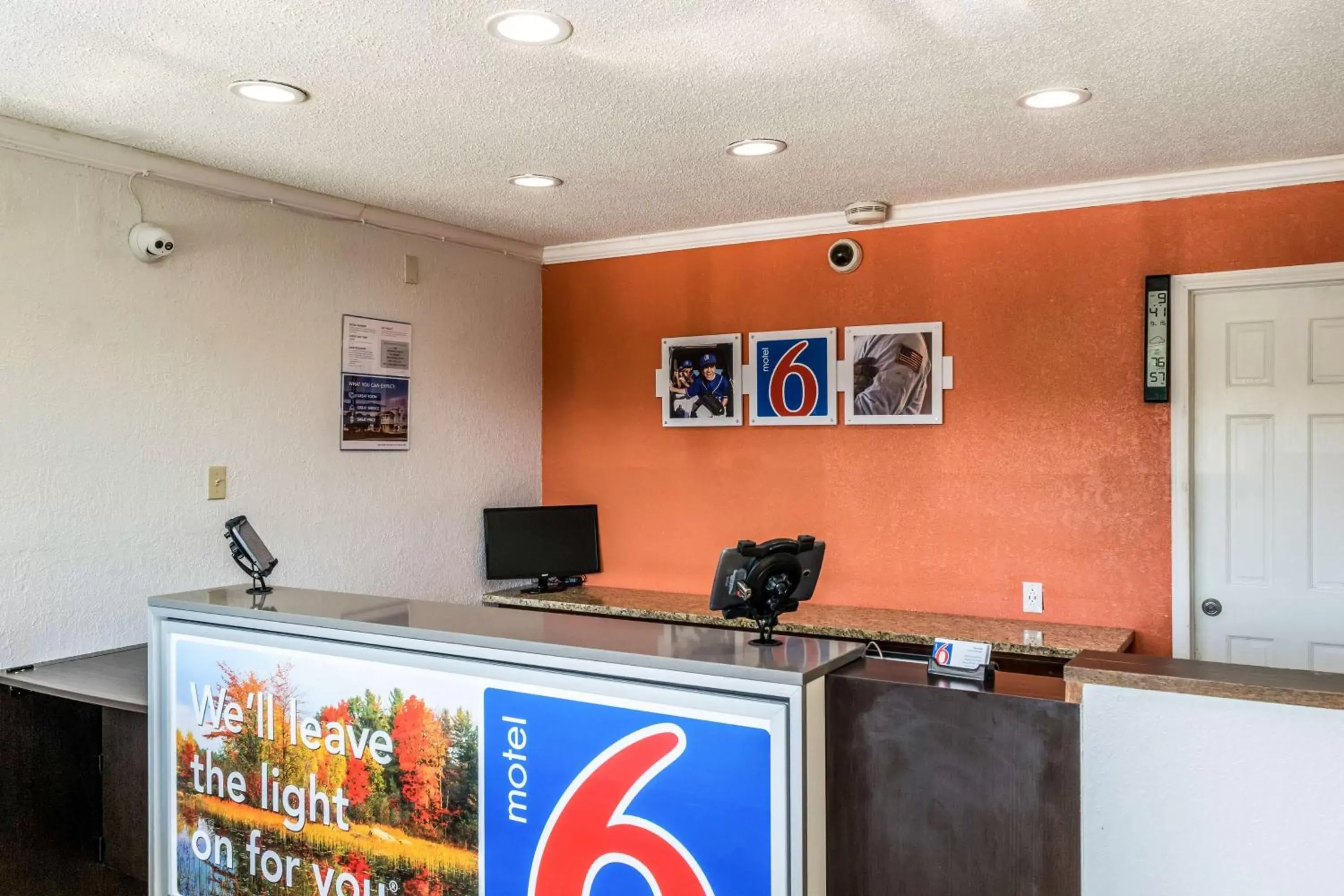 Property logo or sign, Lobby/Reception in Motel 6 Florence, KY - Cincinnati Airport