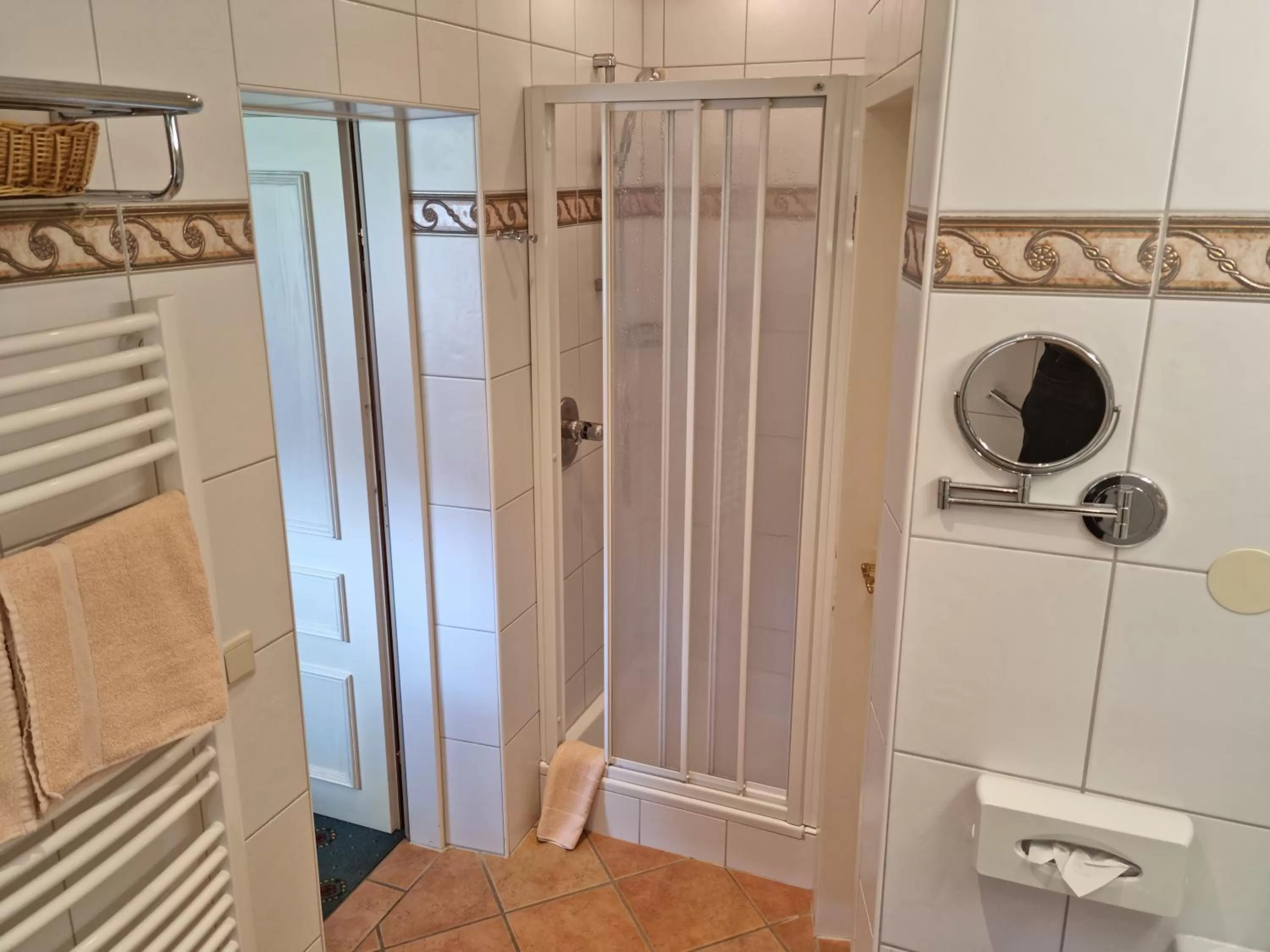 Shower in Hotel Bergkristall