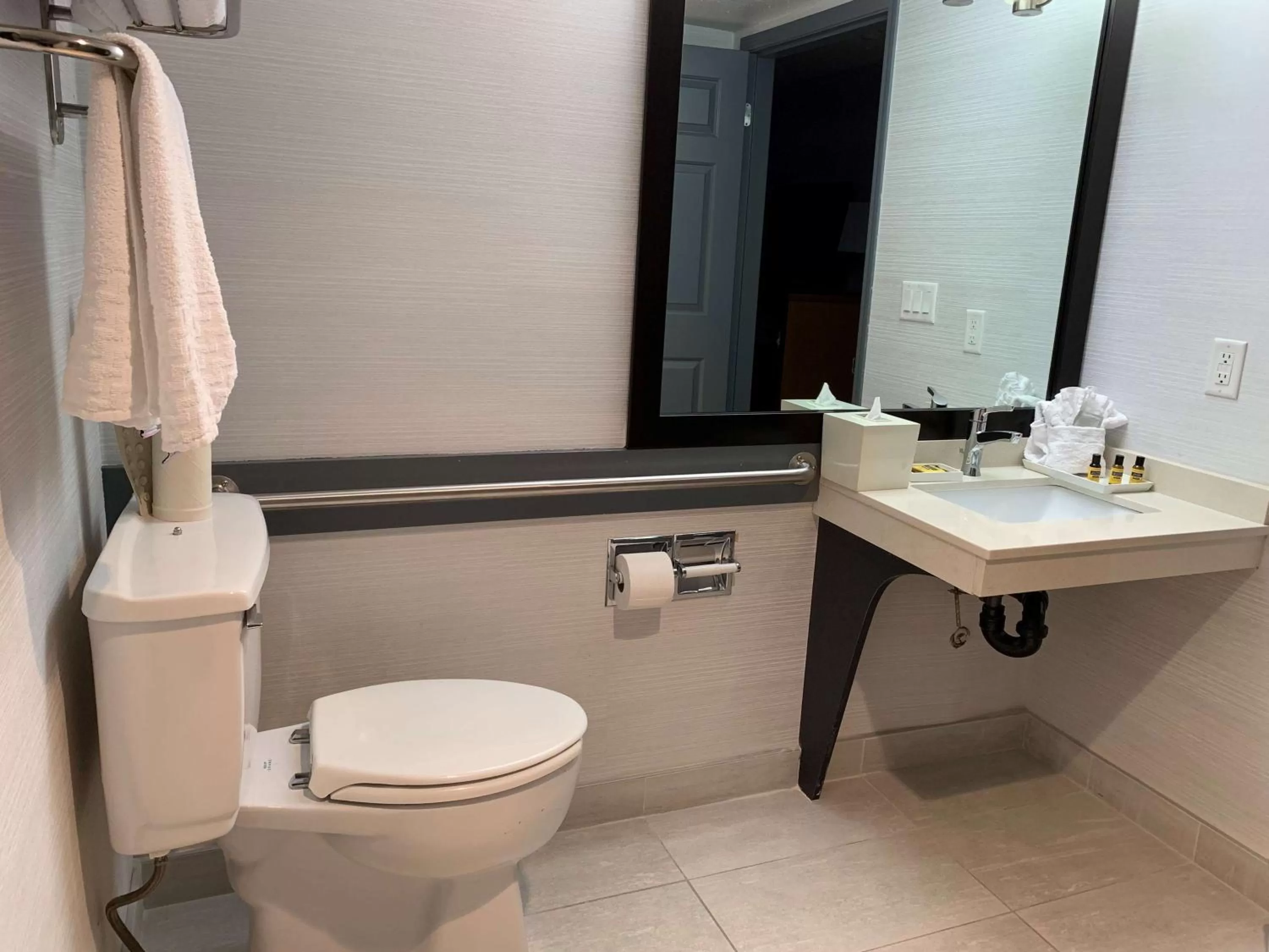 Bathroom in Best Western Plus Regency Inn and Conference Centre