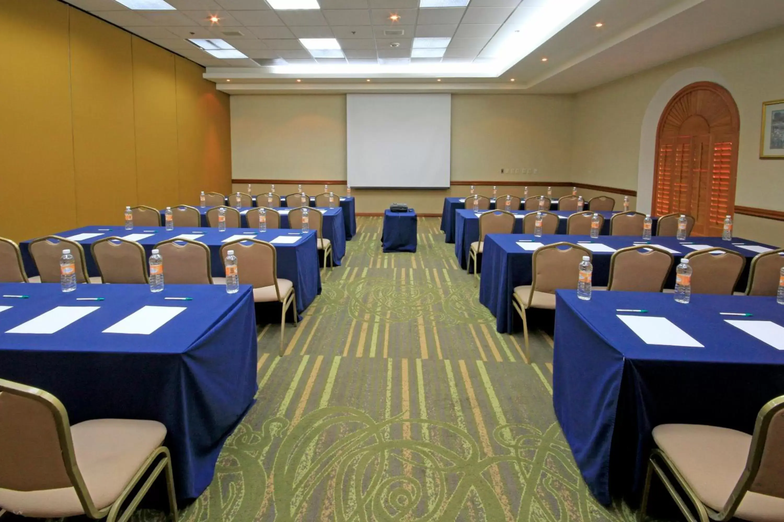 Meeting/conference room in Holiday Inn Monclova, an IHG Hotel