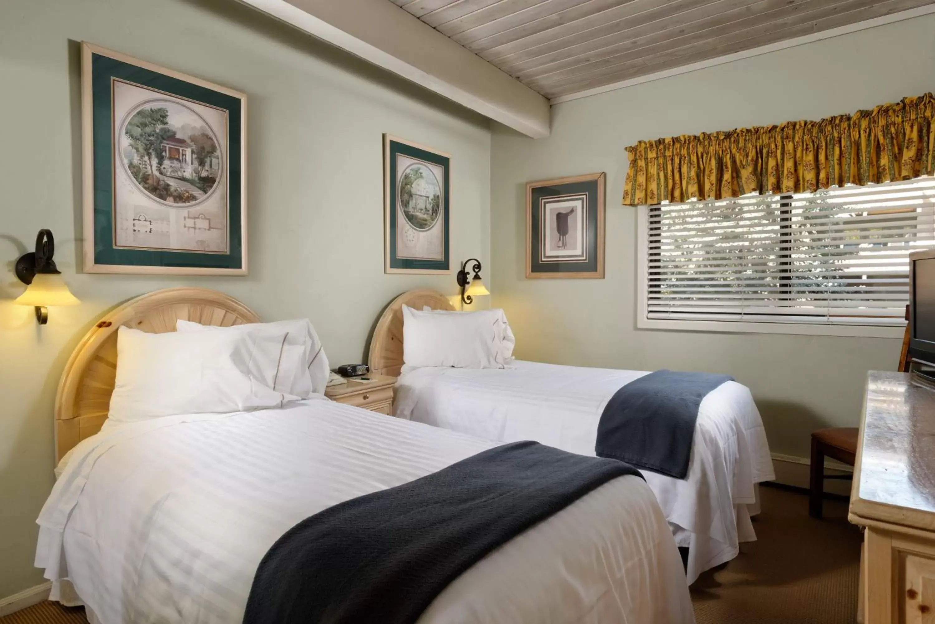 Bed, Room Photo in Aspen Square Condominium Hotel