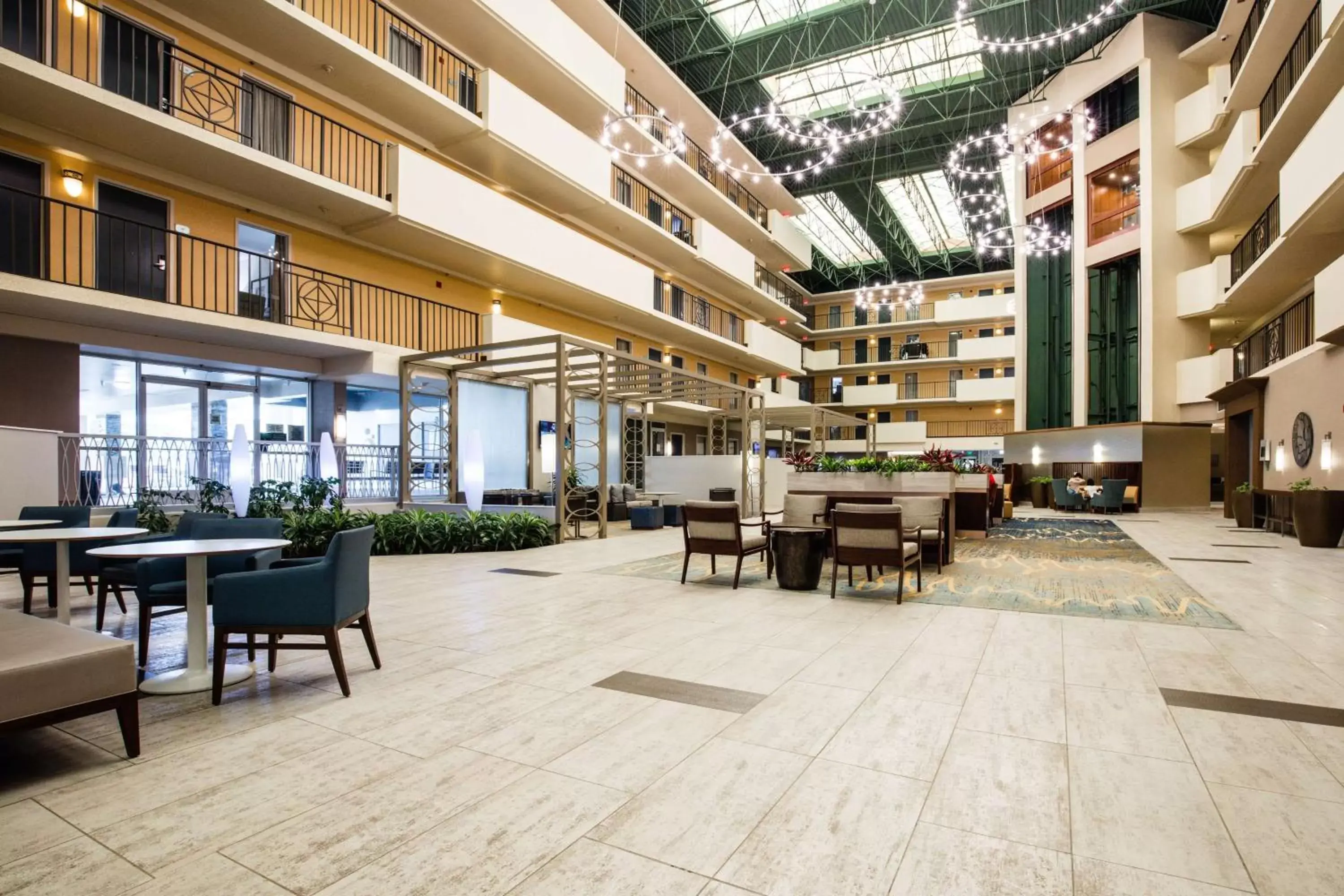 Lobby or reception, Restaurant/Places to Eat in Embassy Suites Memphis