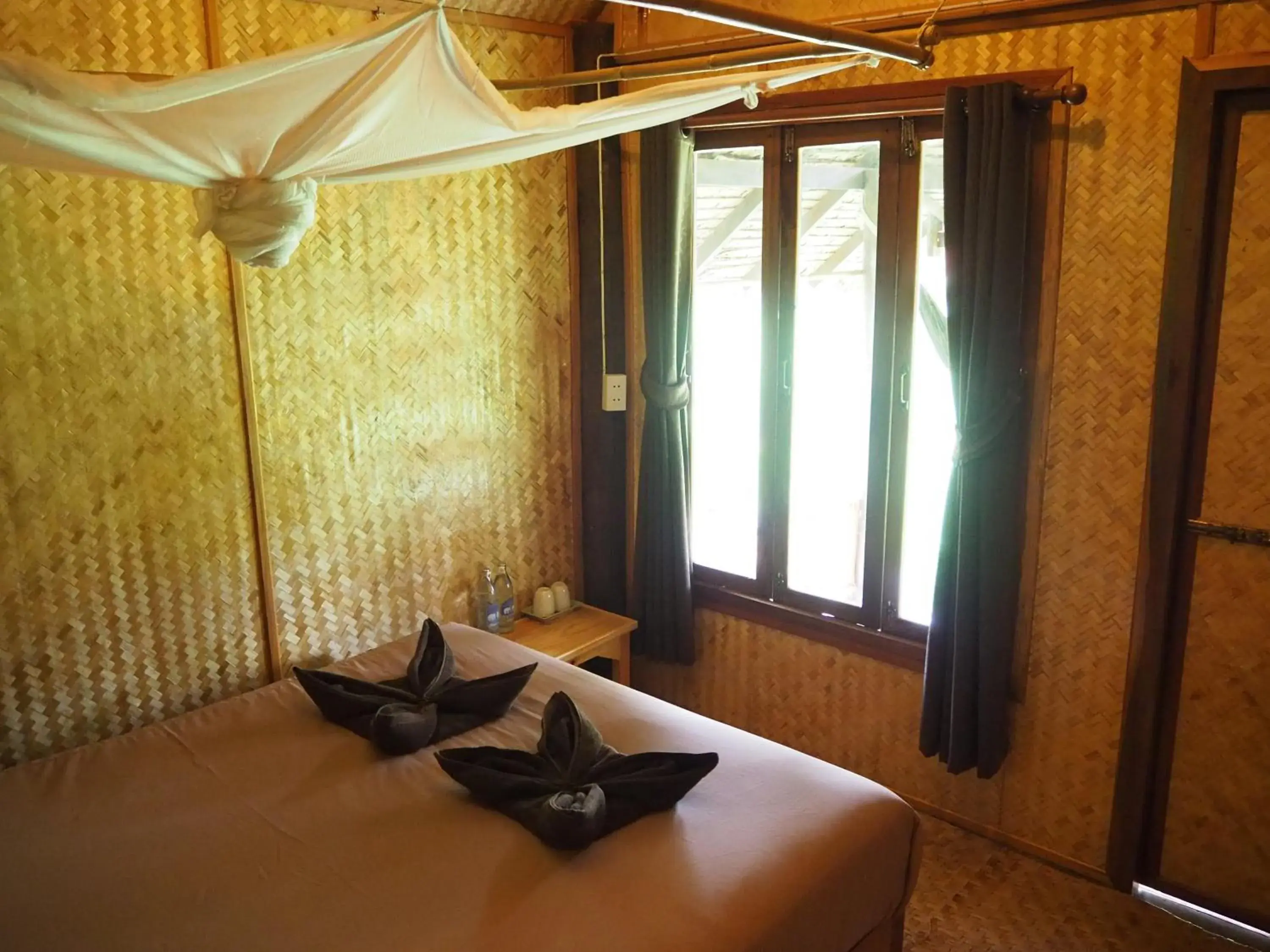 Photo of the whole room, Bed in Hotel Pai Country Hut