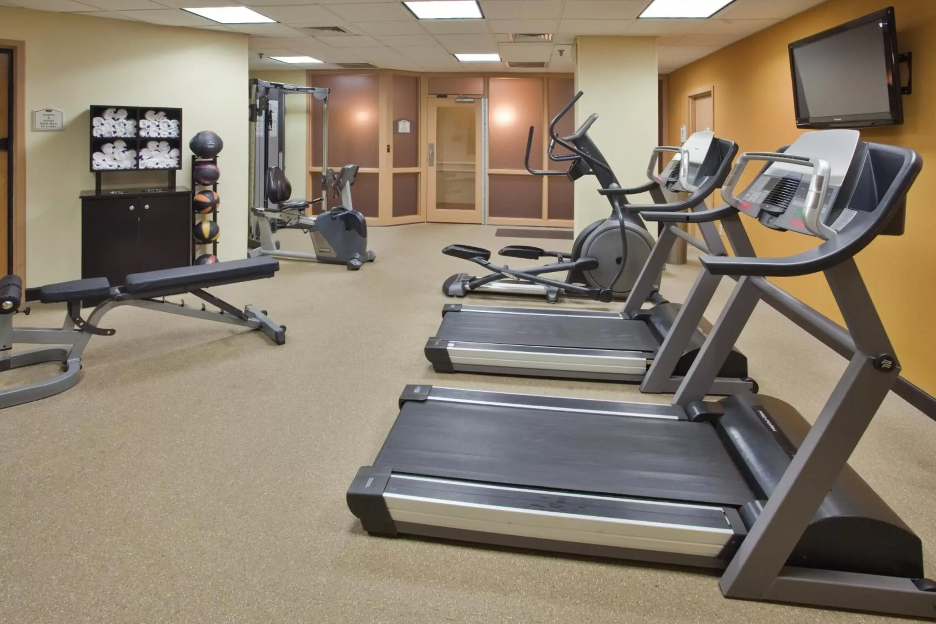 Spa and wellness centre/facilities, Fitness Center/Facilities in Crowne Plaza Hotel Virginia Beach-Norfolk, an IHG Hotel