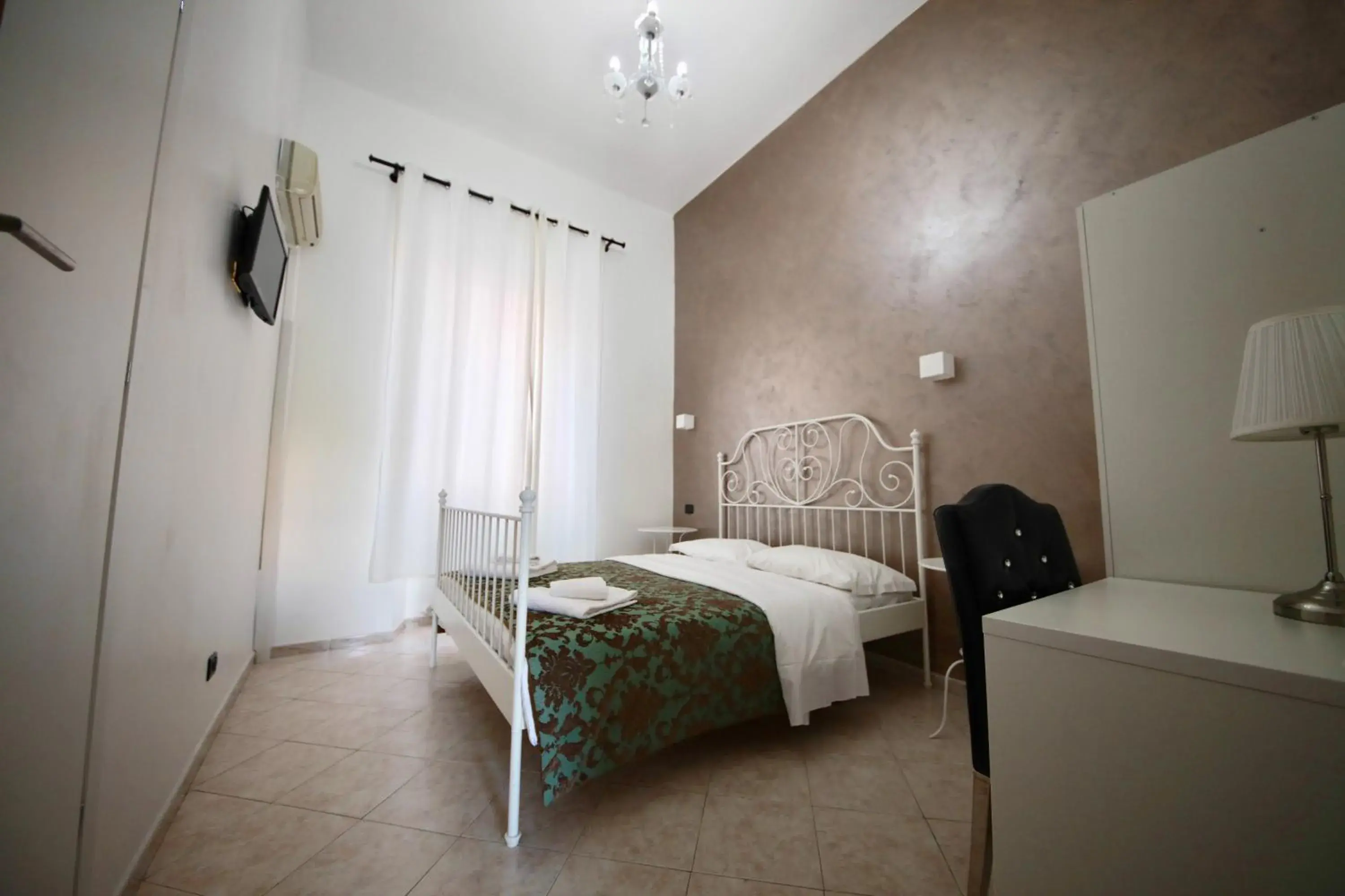 Bedroom, Bed in Hotel Pisa