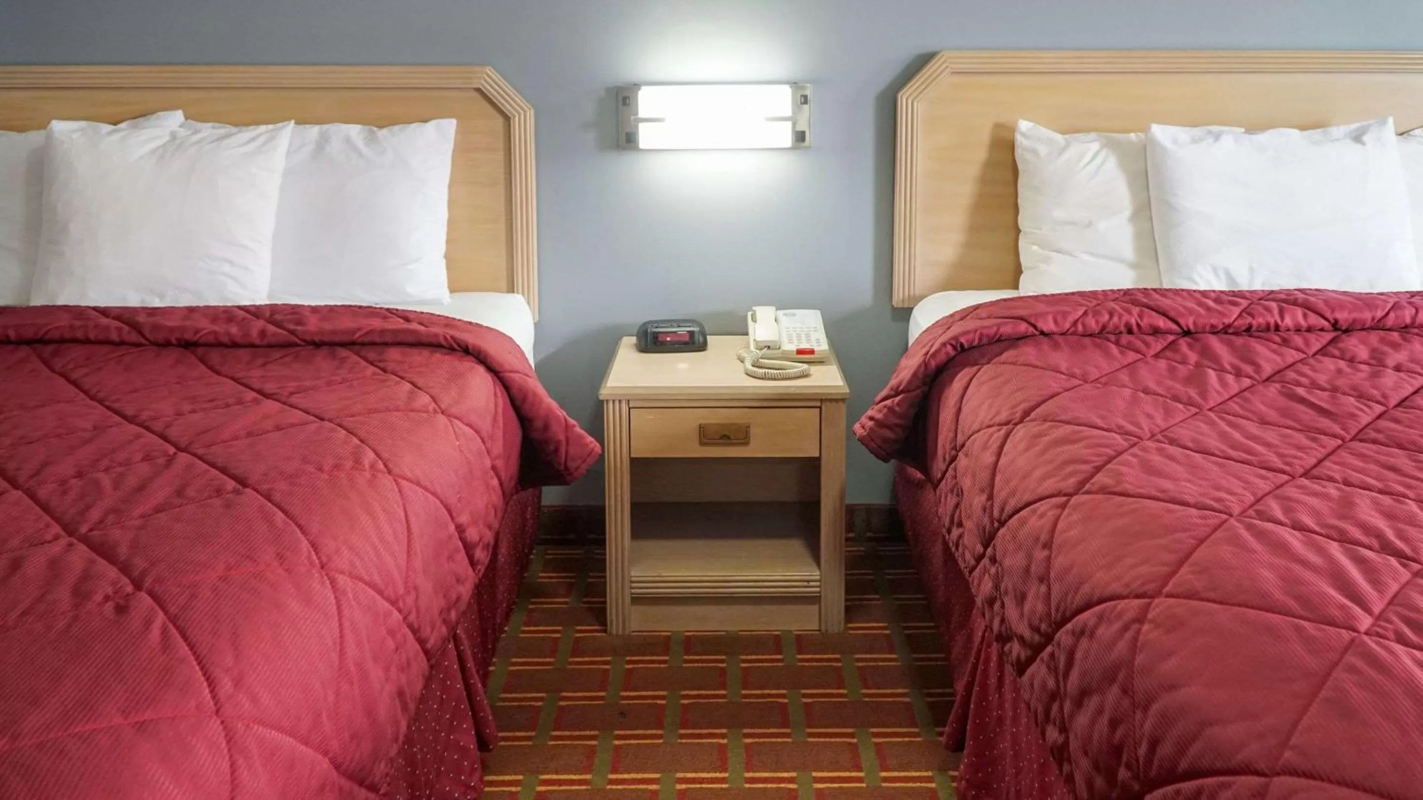 Photo of the whole room, Bed in Rodeway Inn