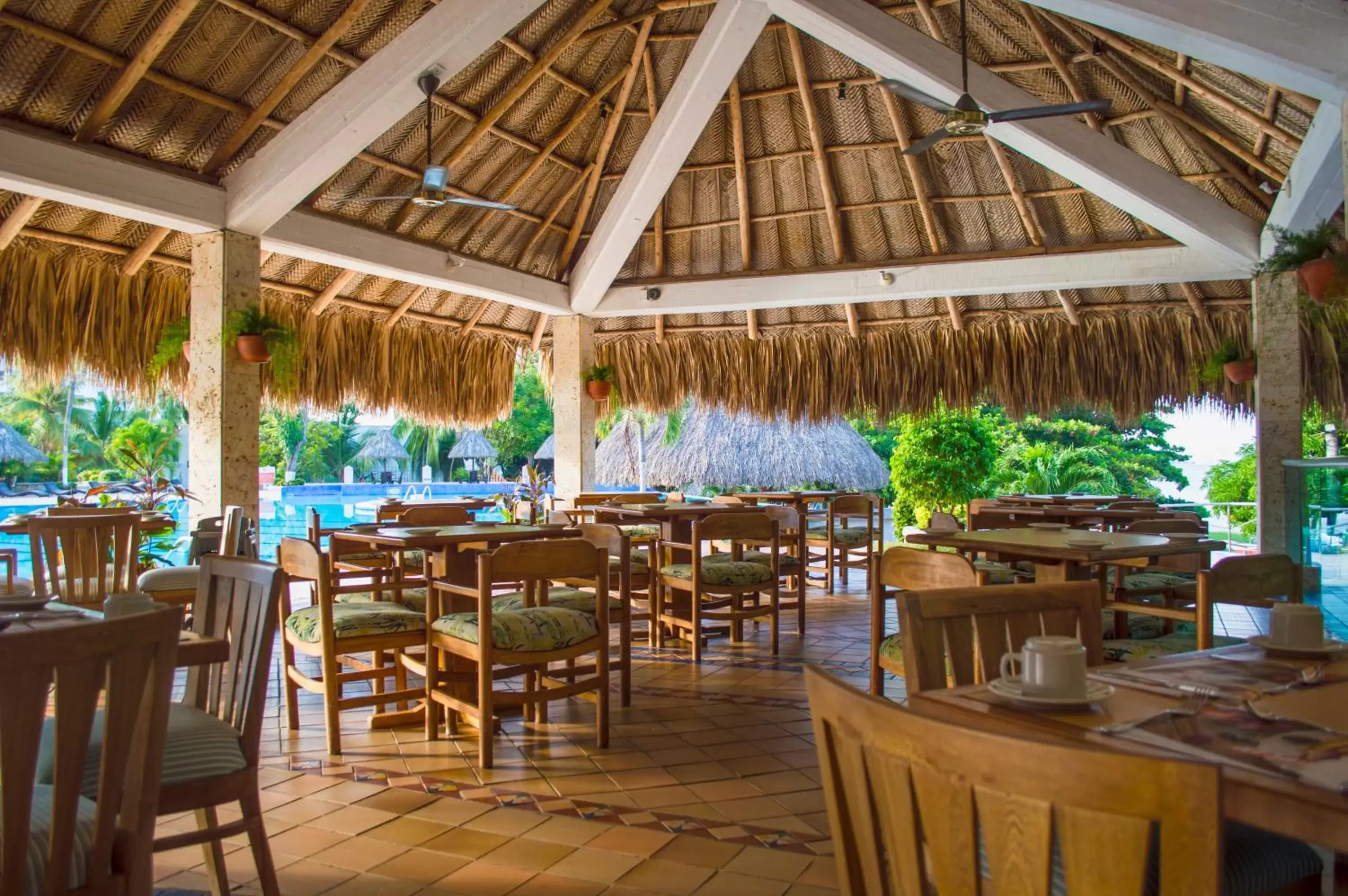 Restaurant/Places to Eat in GHL Relax Hotel Costa Azul