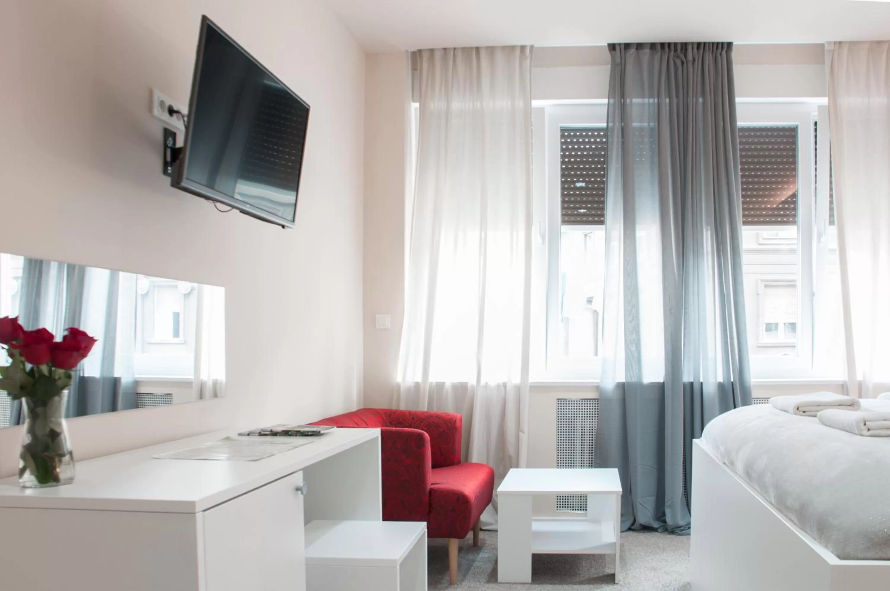 TV/Entertainment Center in B&B Fontana