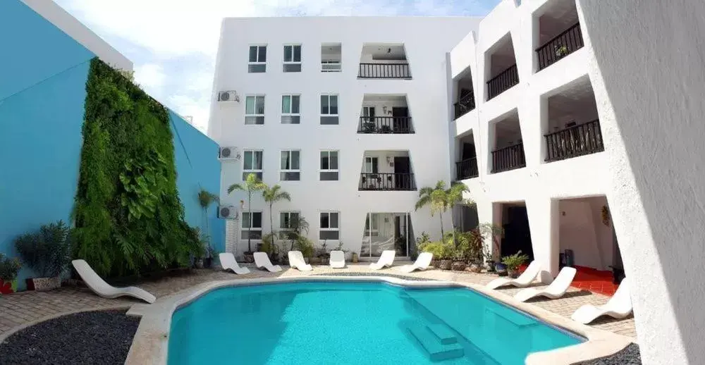 Swimming Pool in Hotel Berny