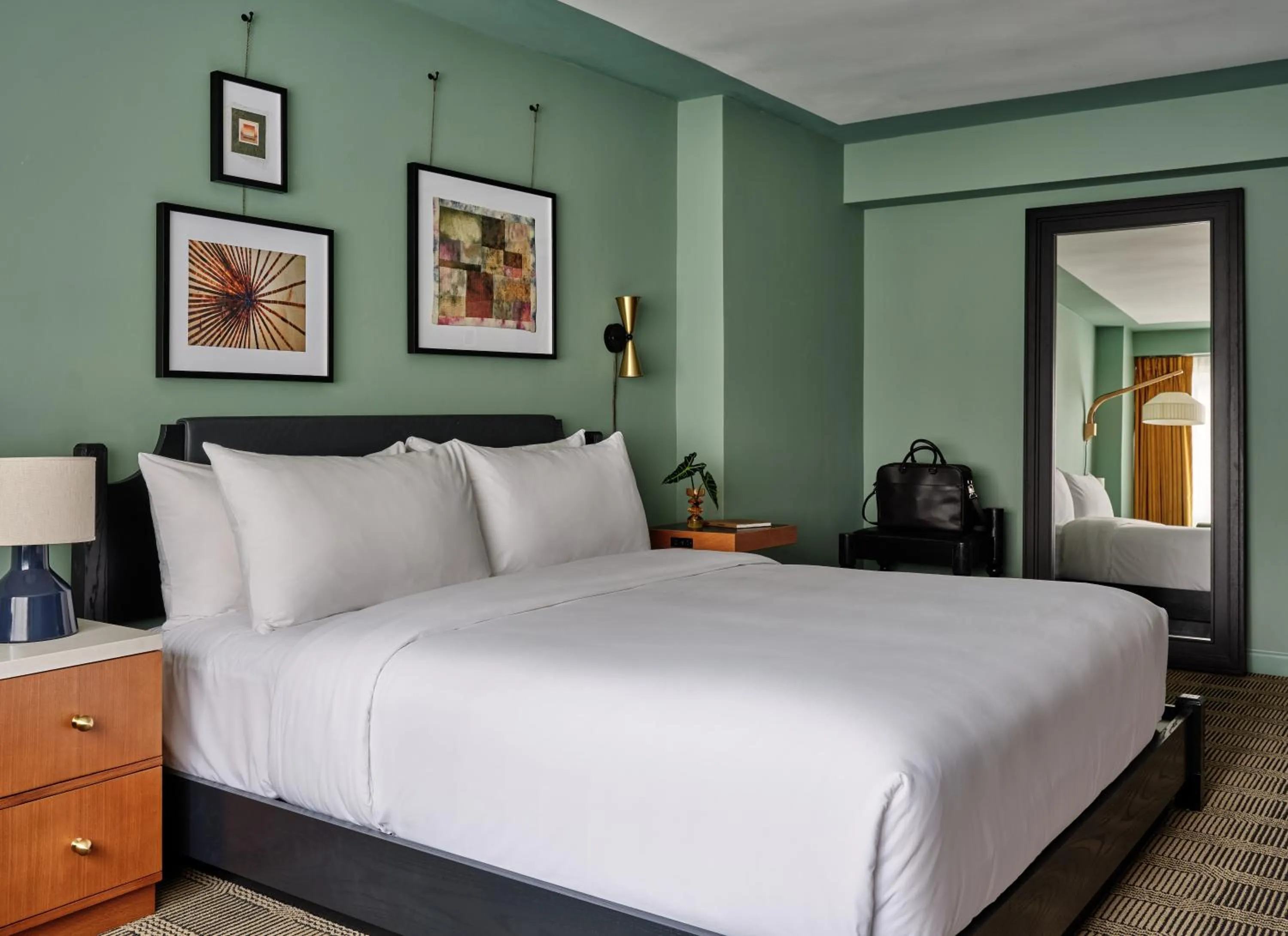 Bed in Romer Hell's Kitchen