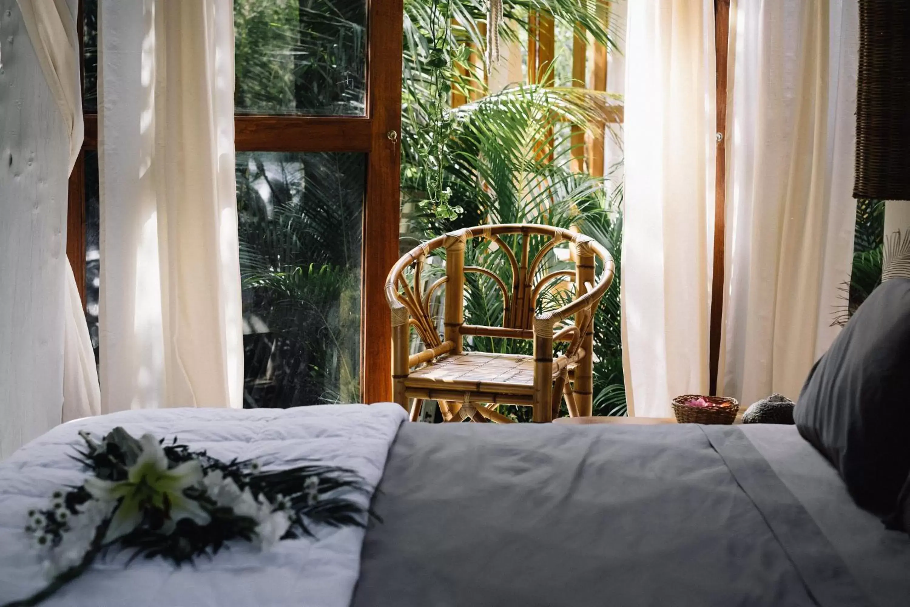 Bed in Mamasan Treehouses & Cabins