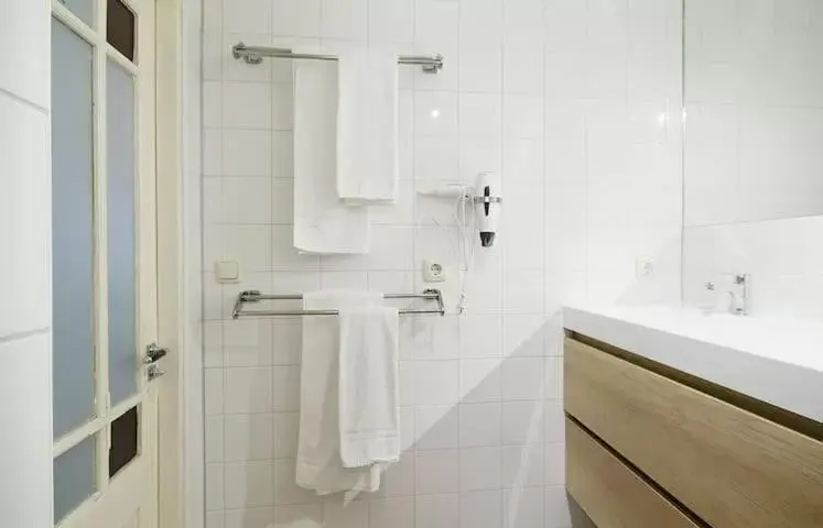 Bathroom in Ground floor Jordaan Apartment