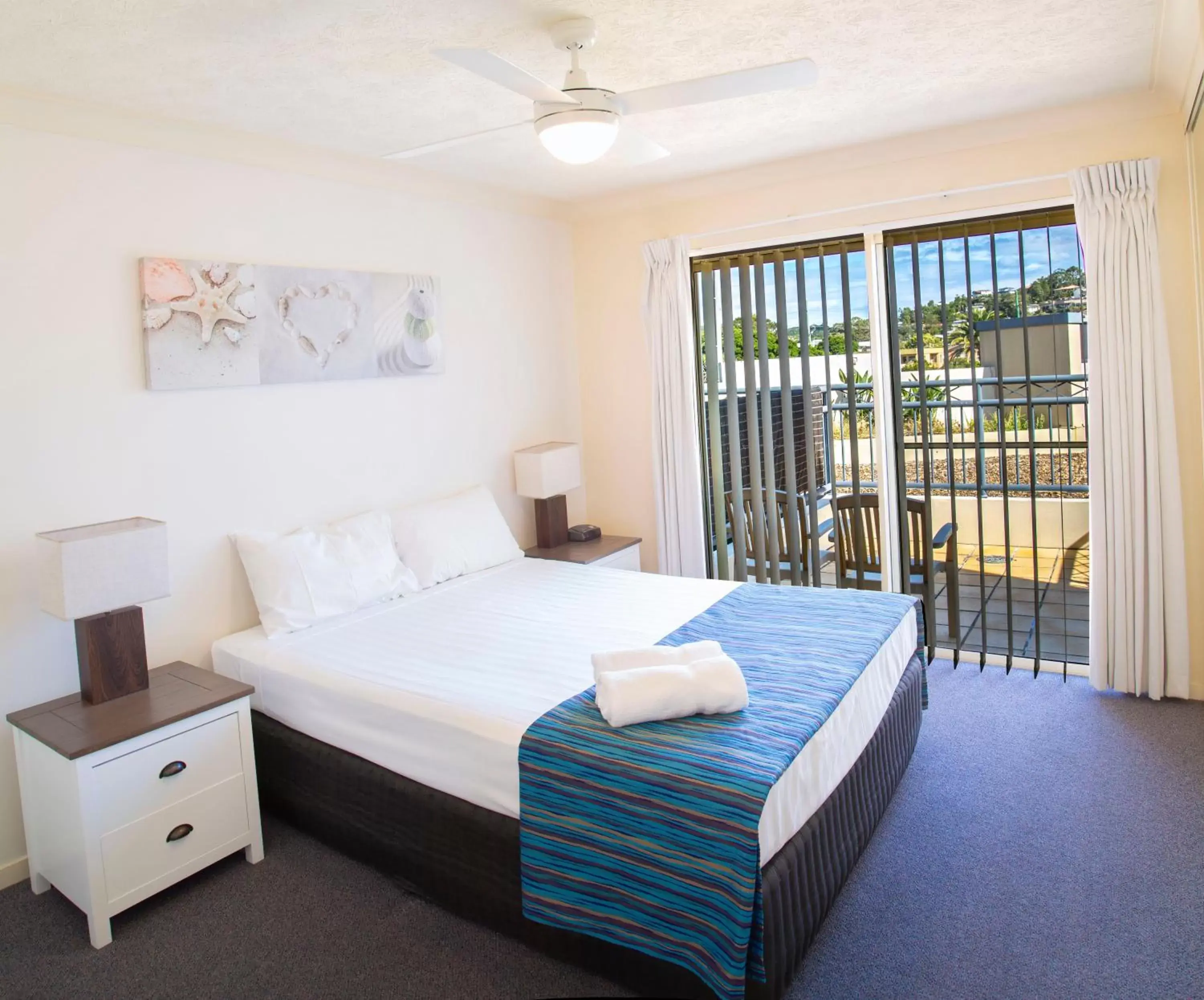 Bedroom, Bed in Golden Riviera Absolute Beachfront Resort