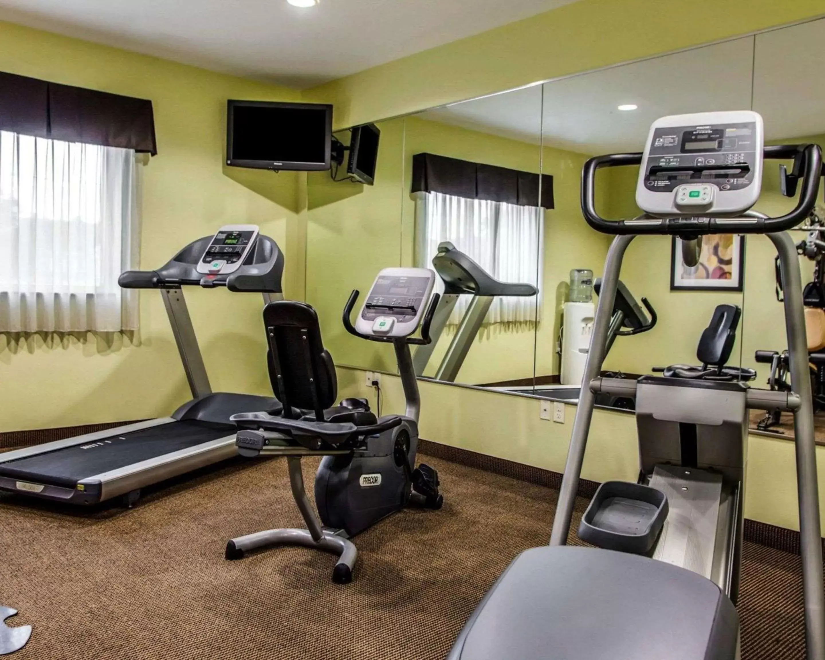 Fitness centre/facilities, Fitness Center/Facilities in Suburban Studios Cedar Falls