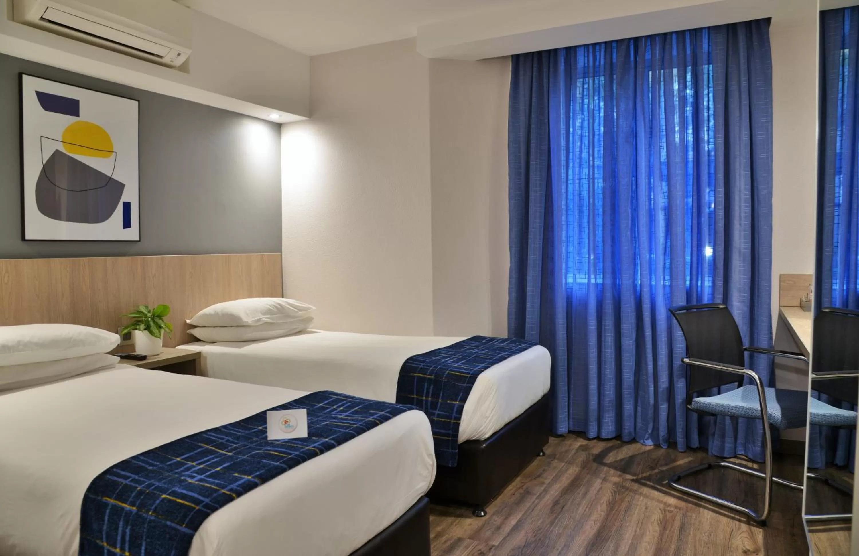 Bedroom, Bed in Town Lodge Menlo Park