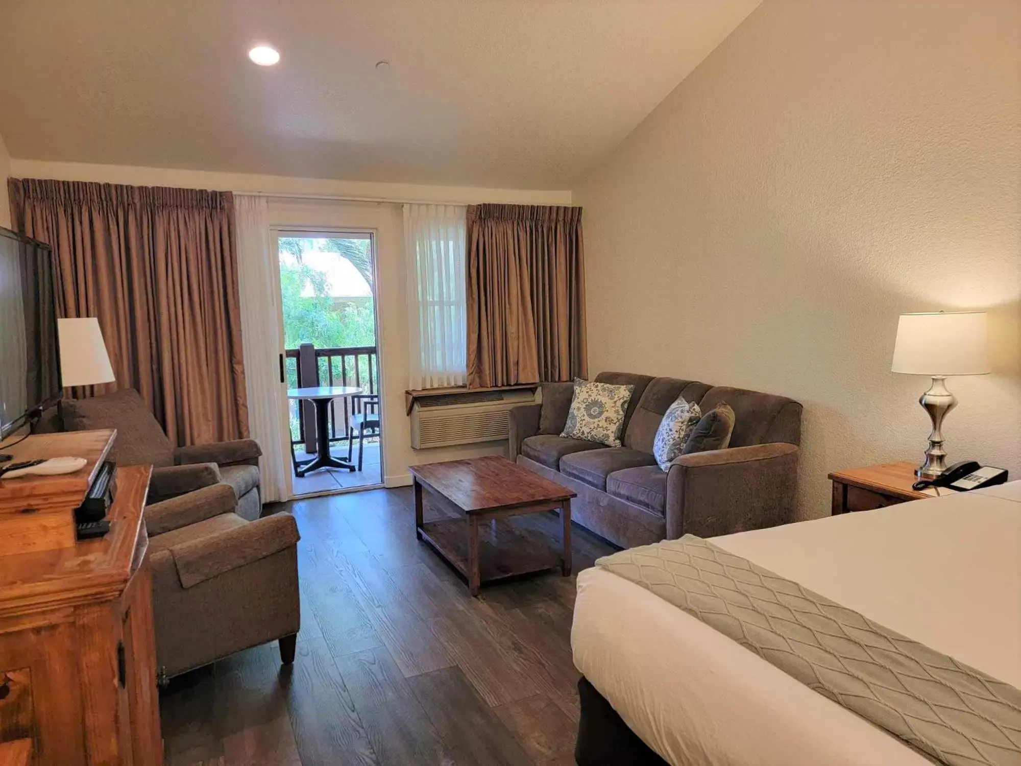 Bedroom, Seating Area in El Pueblo Inn