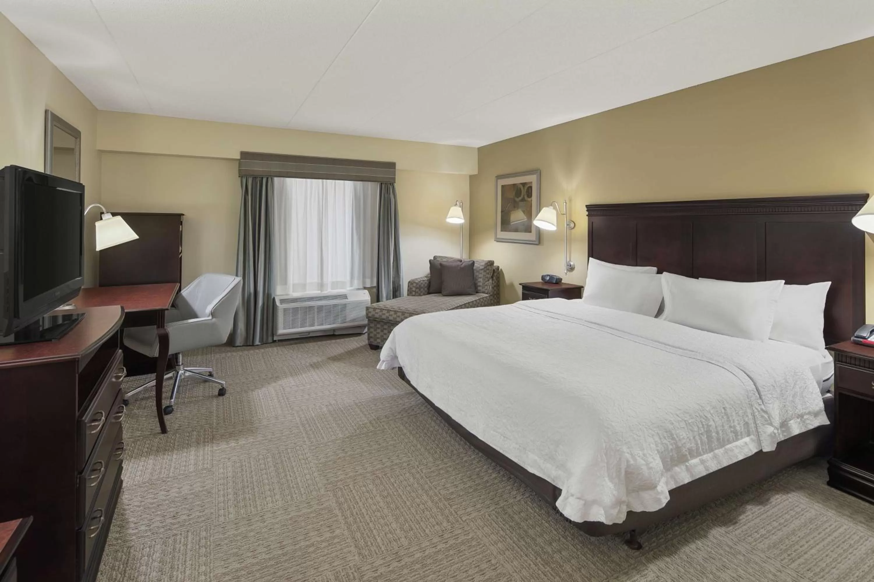 Bedroom, Bed in Hampton Inn Fairhope-Mobile Bay, AL