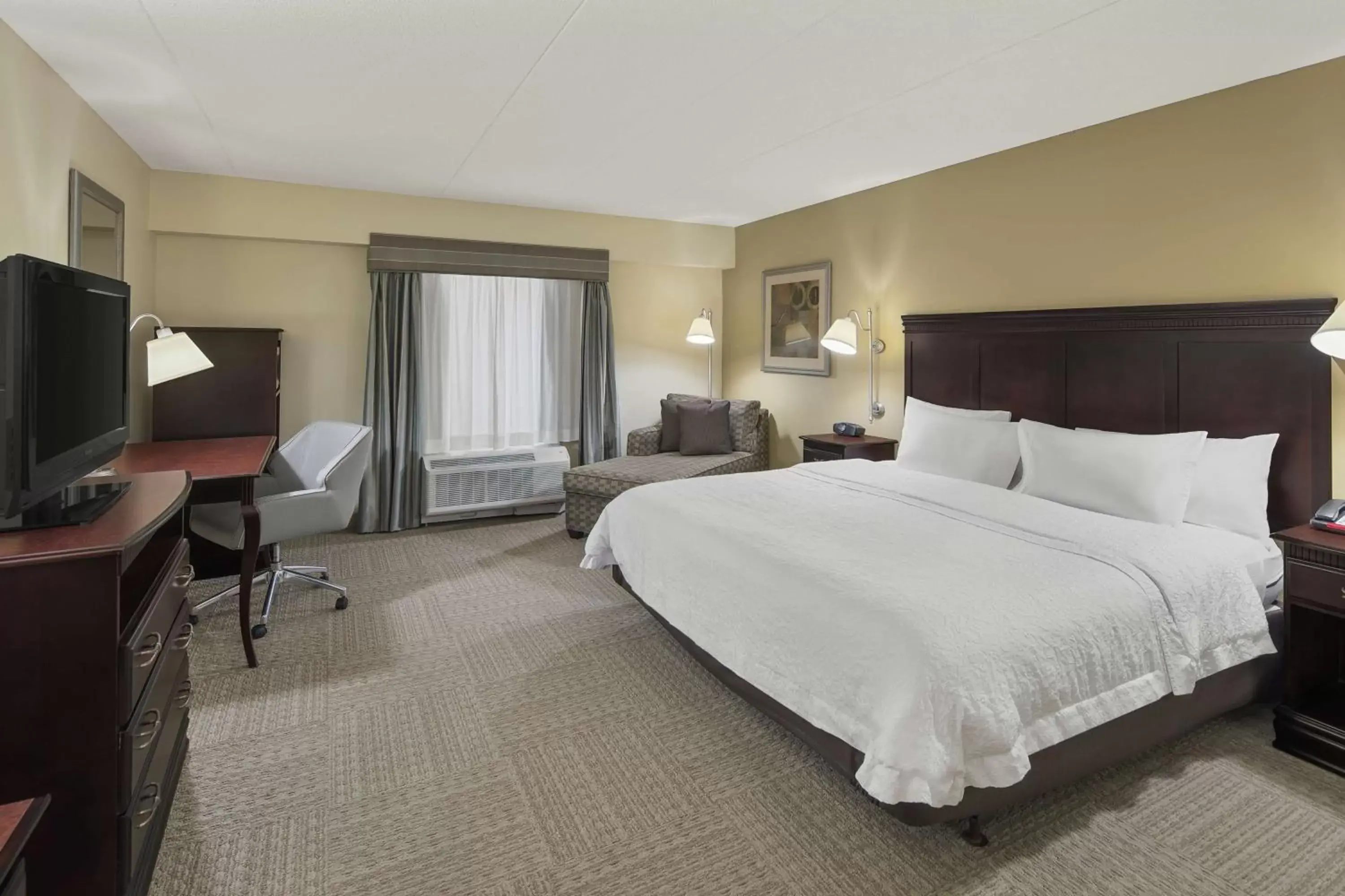 Bedroom, Bed in Hampton Inn Fairhope-Mobile Bay, AL Bedroom, Bed in Hampton Inn Fairhope-Mobile Bay, AL