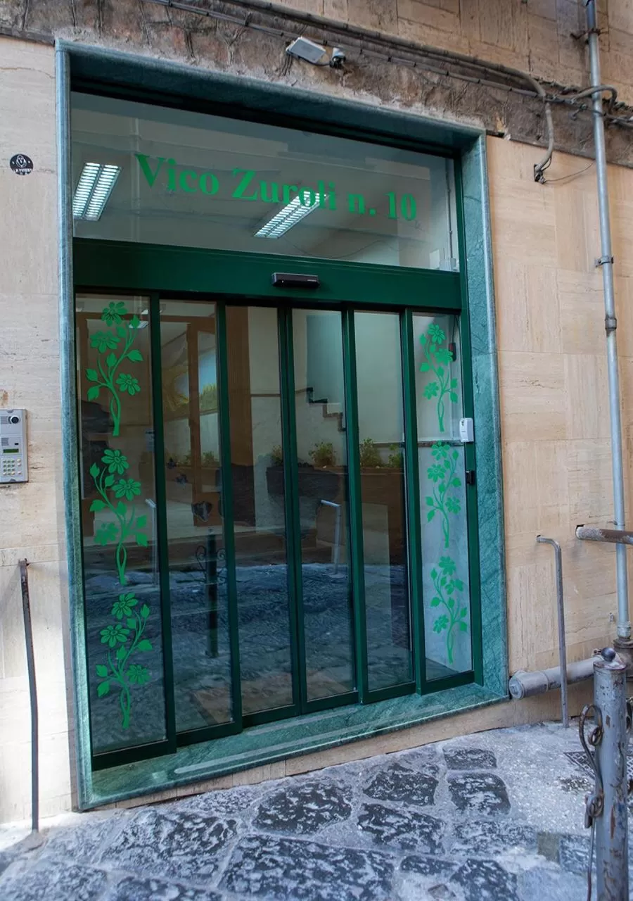 Facade/entrance in zuroli suite