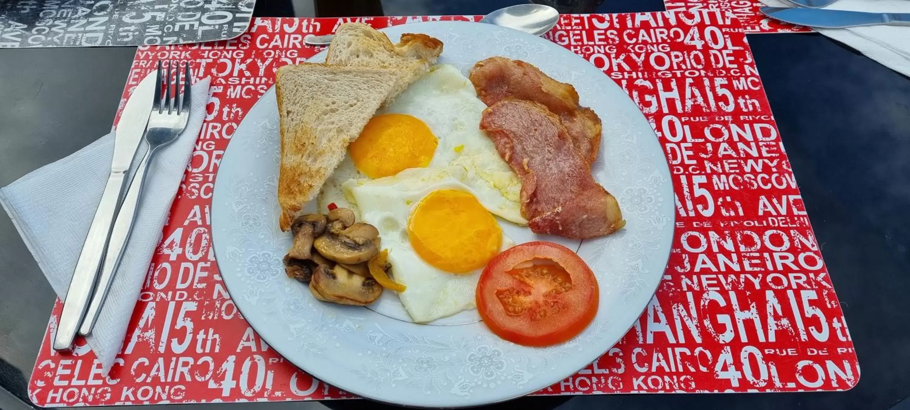 Breakfast in Lagoon Lodge