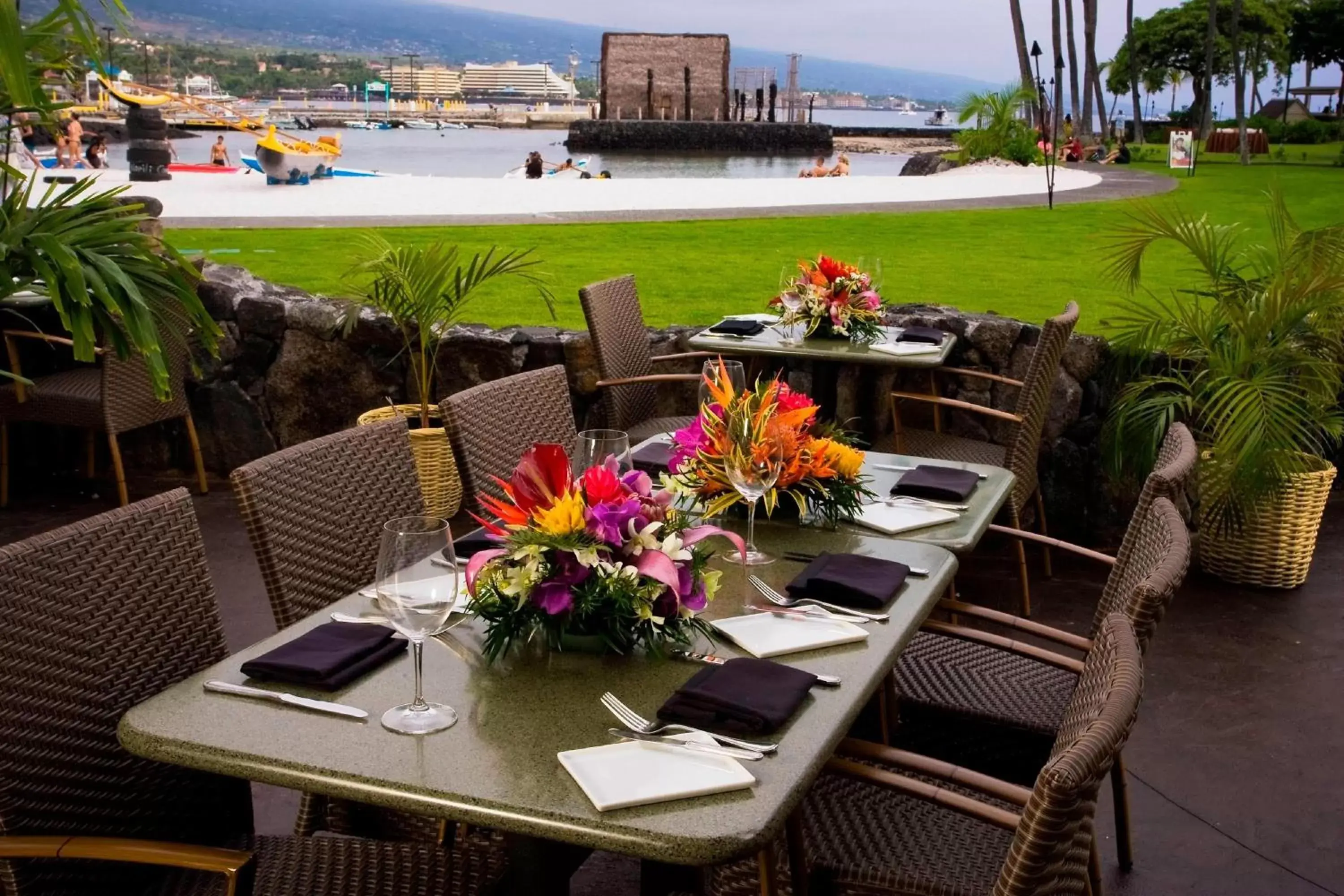 Beach, Restaurant/Places to Eat in Courtyard by Marriott King Kamehameha's Kona Beach Hotel