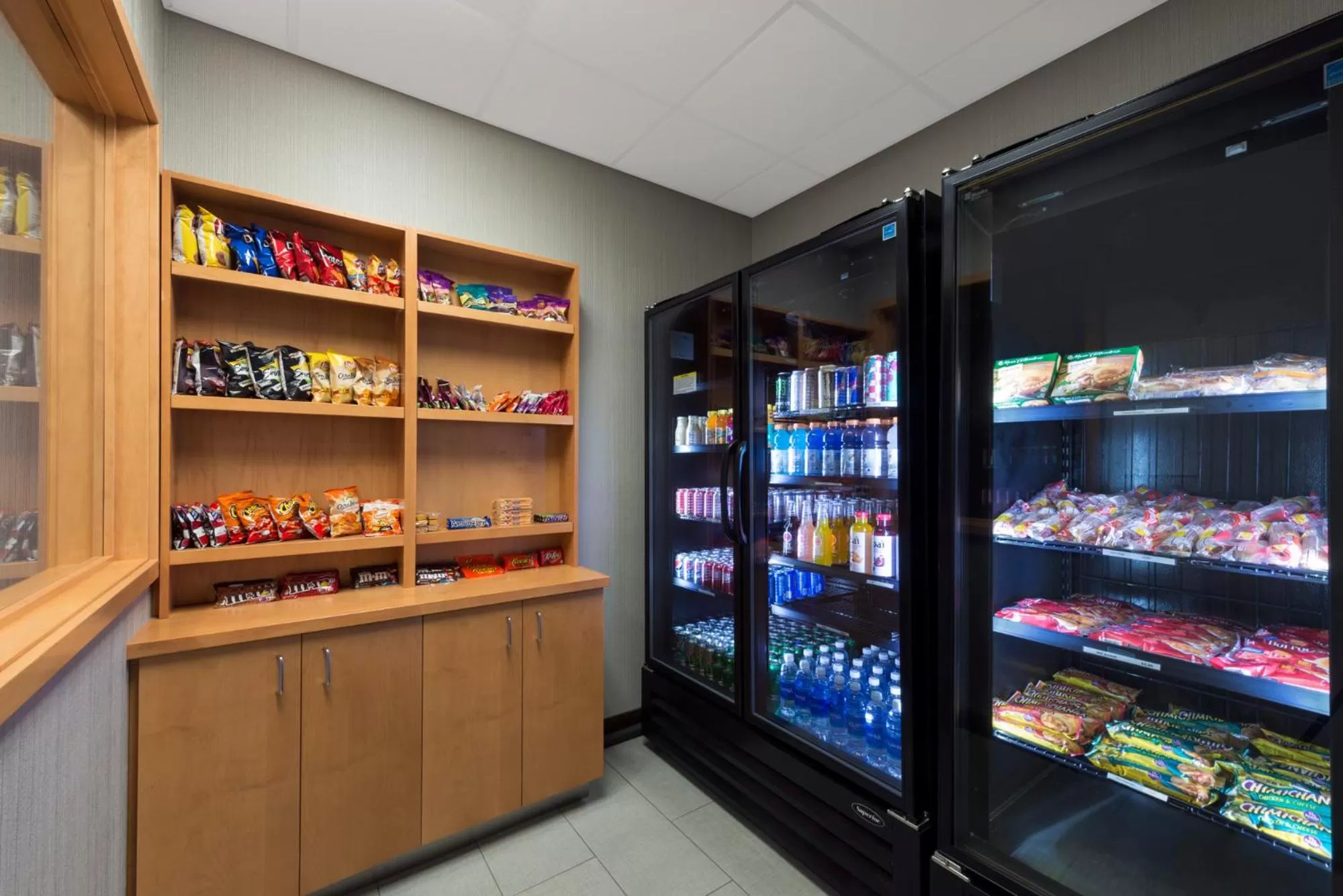 Food and drinks in Hawthorn Extended Stay by Wyndham Loveland