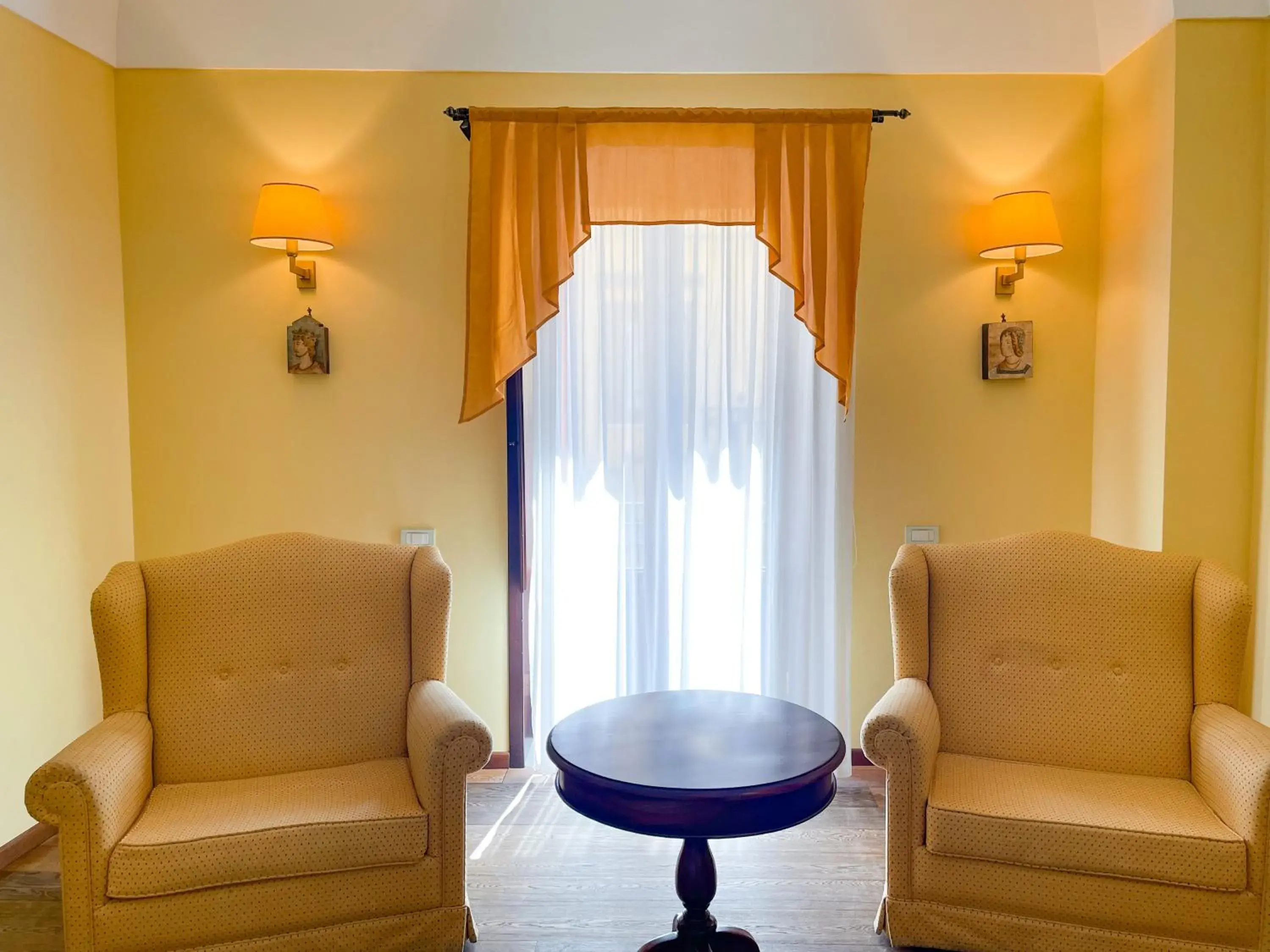 Bedroom, Seating Area in Hotel La Plumeria