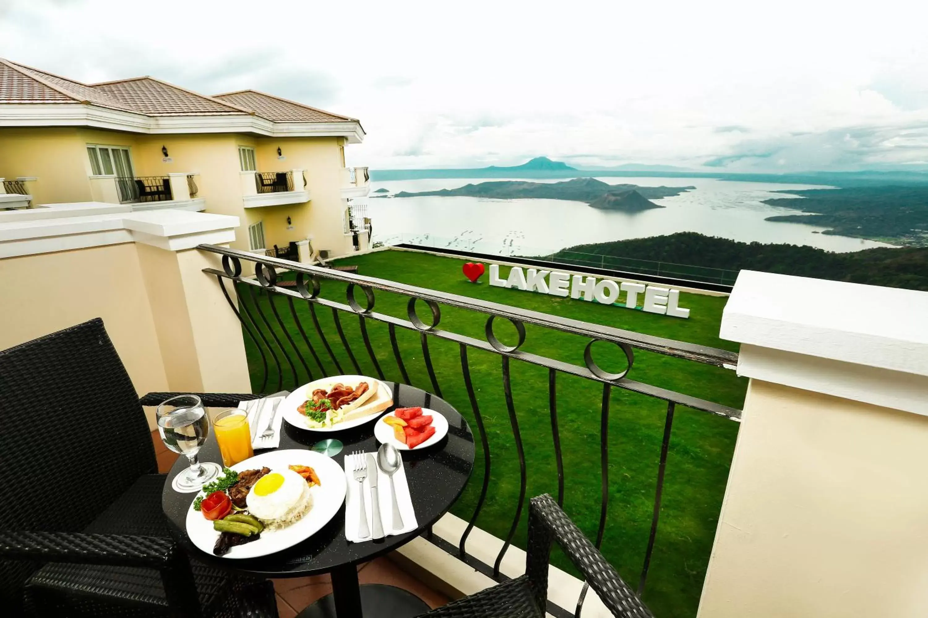 Balcony/Terrace in The Lake Hotel Tagaytay