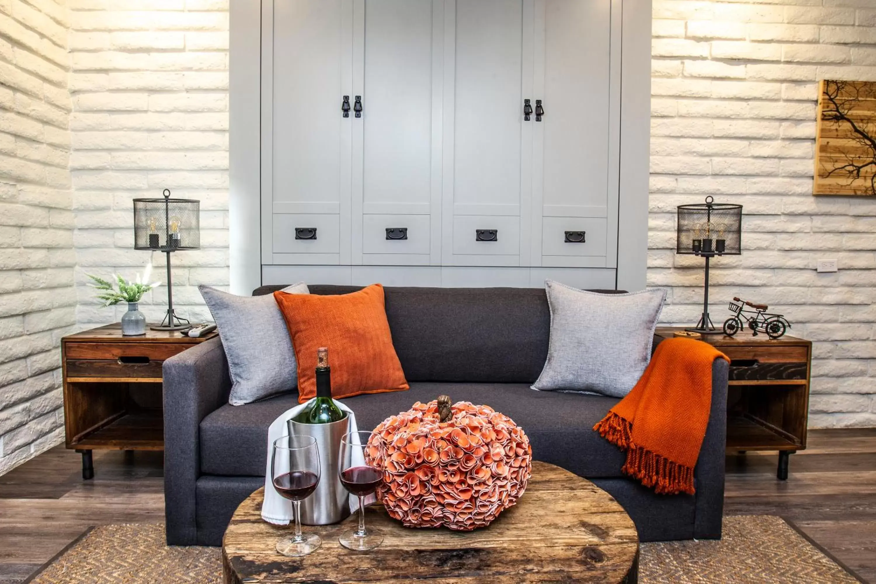 Living room, Seating Area in Hotel California