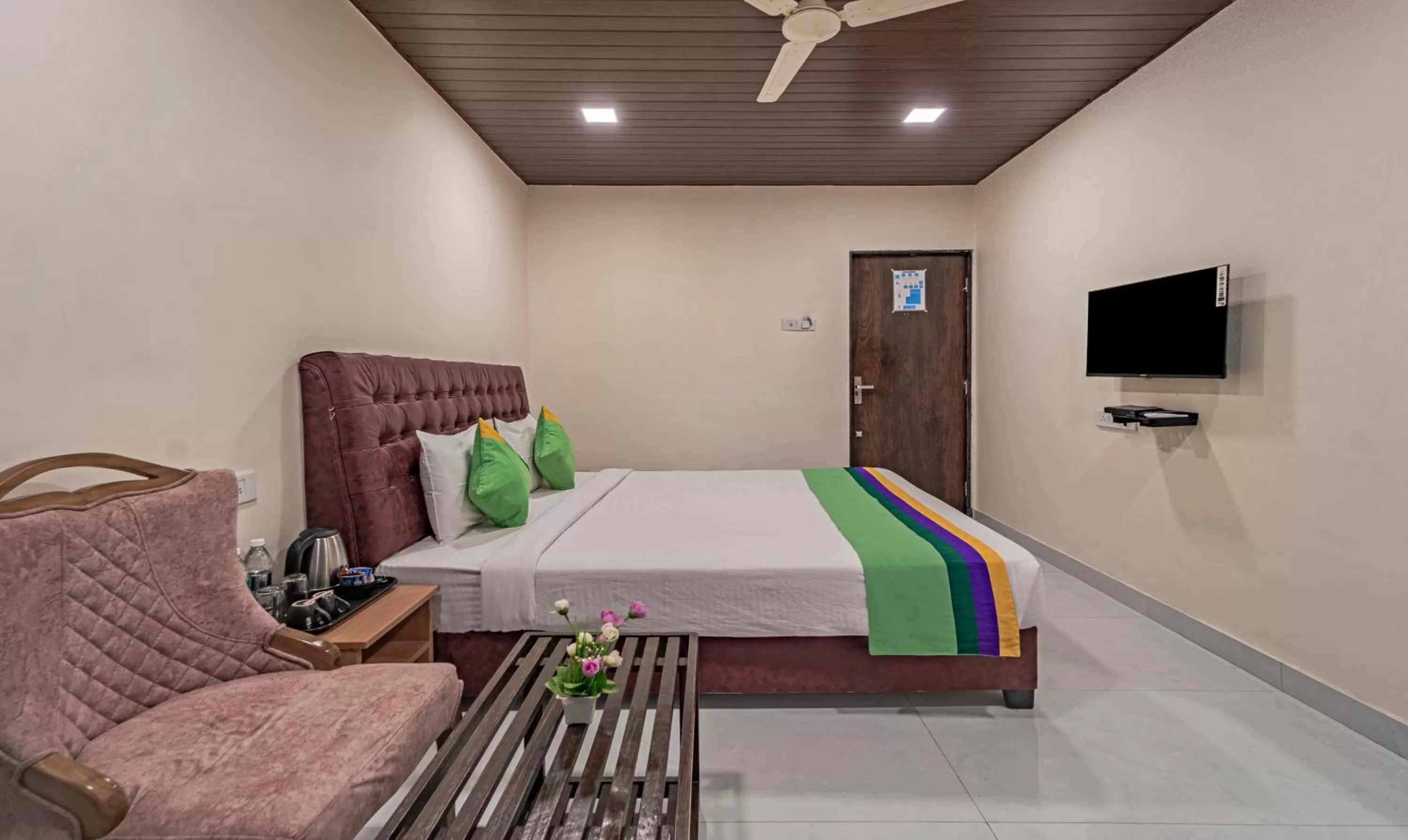 Standard Double Room - single occupancy in Treebo Trend Glenvista Estate