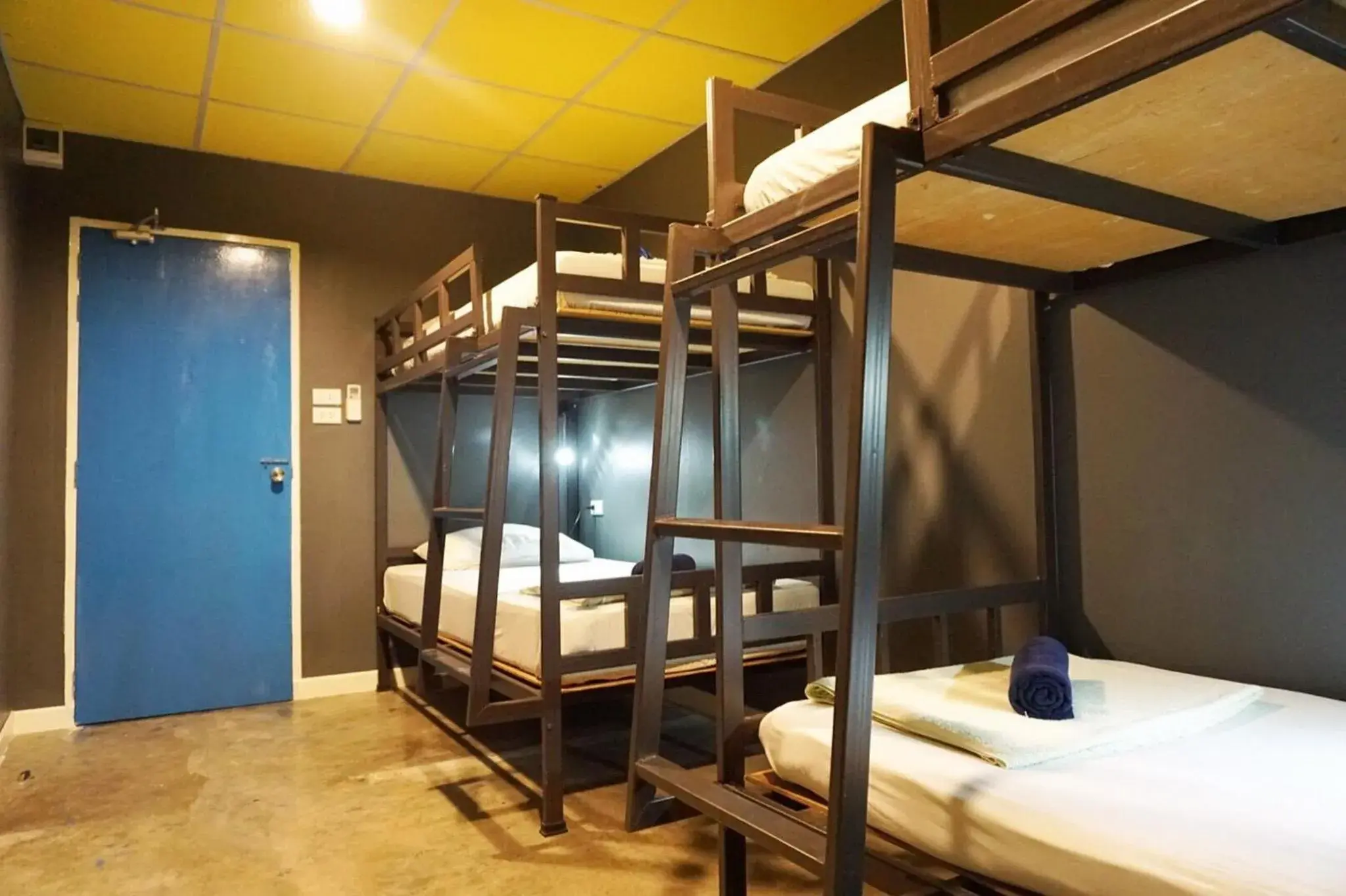 Bunk Bed in B&B House & Hostel