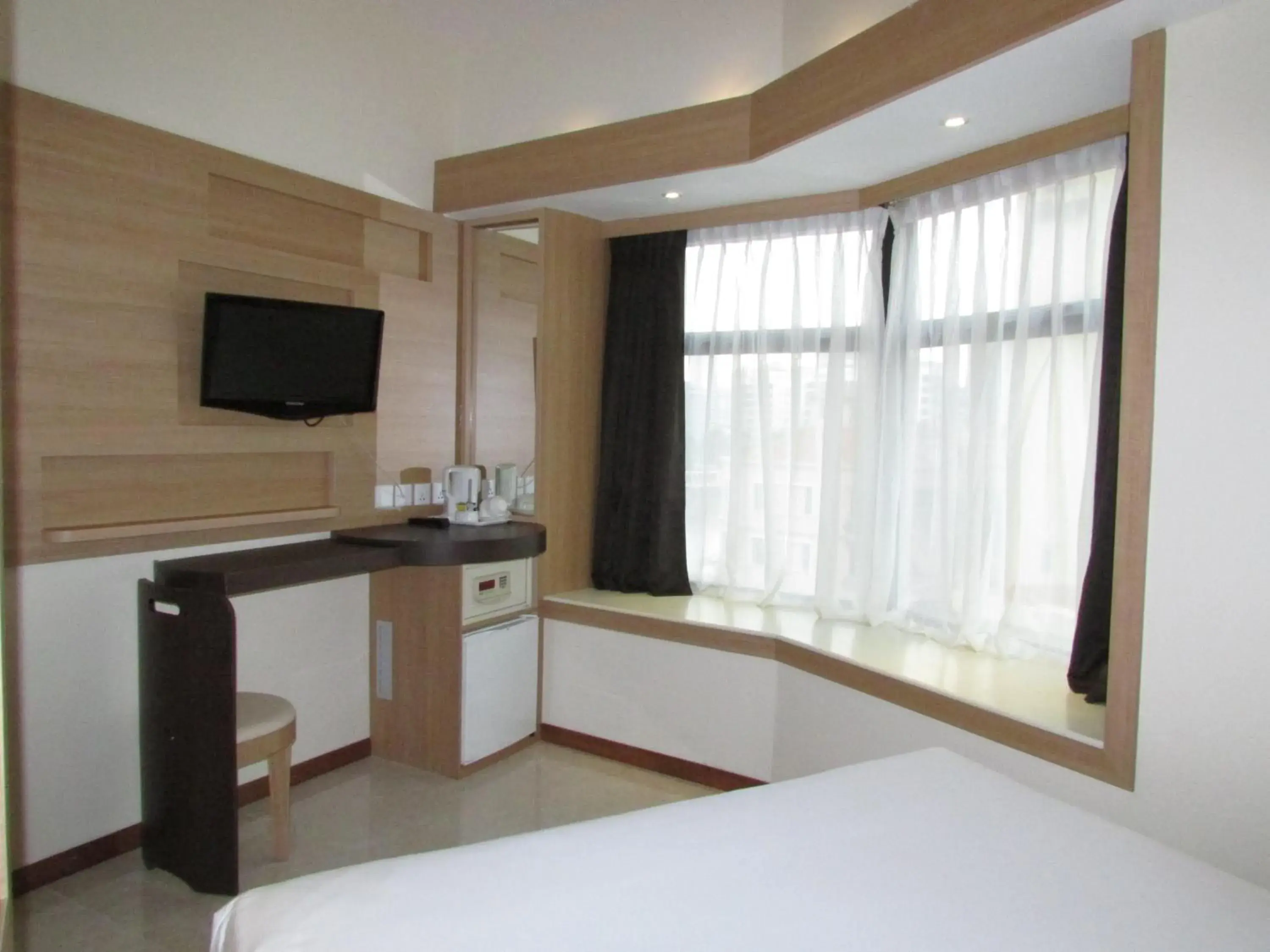 Bed, TV/Entertainment Center in Robertson Quay Hotel