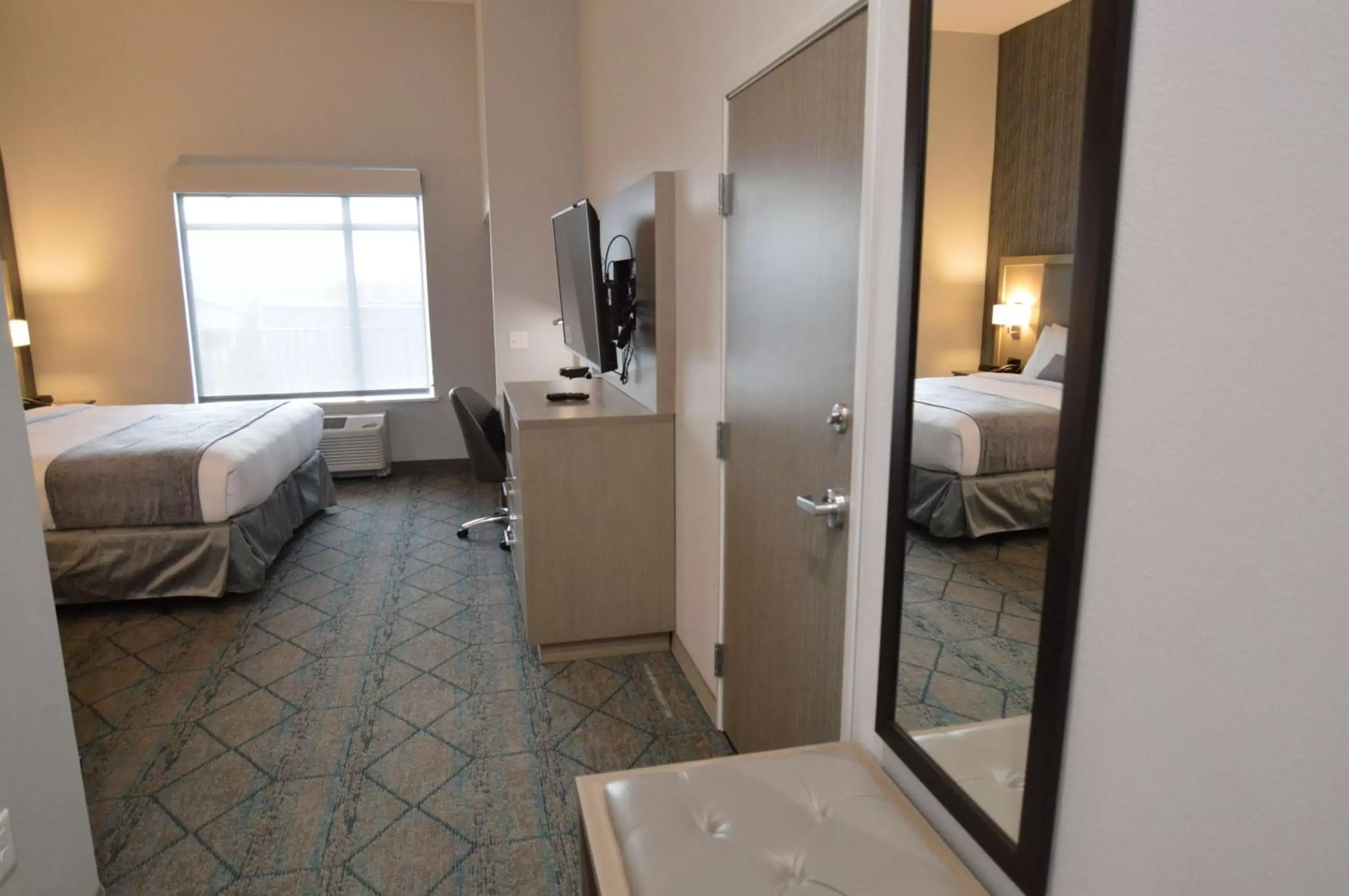 Photo of the whole room, Bathroom in Best Western Plus Executive Residency Oklahoma City I-35