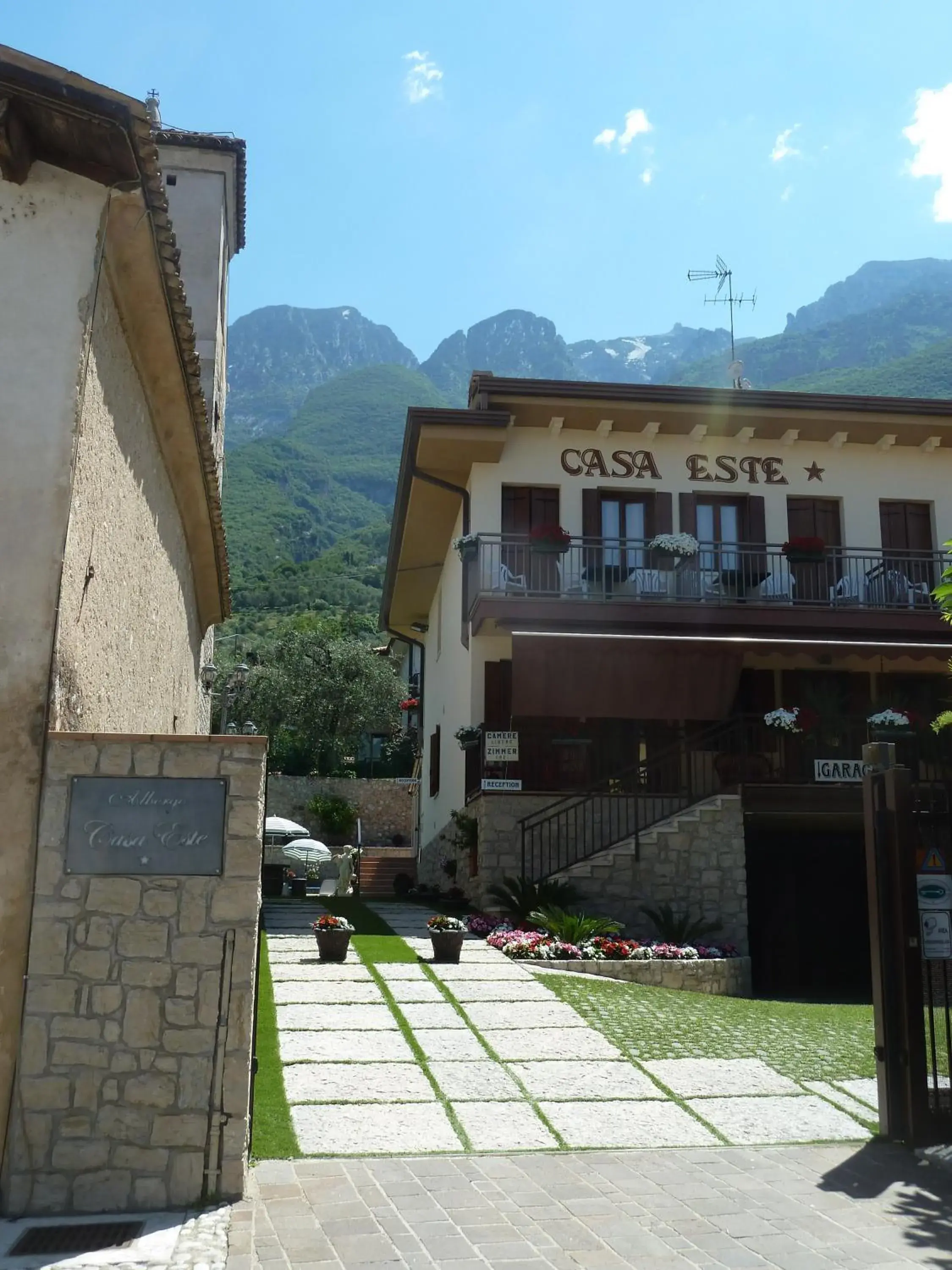 Property building, BBQ Facilities in Albergo Casa Este