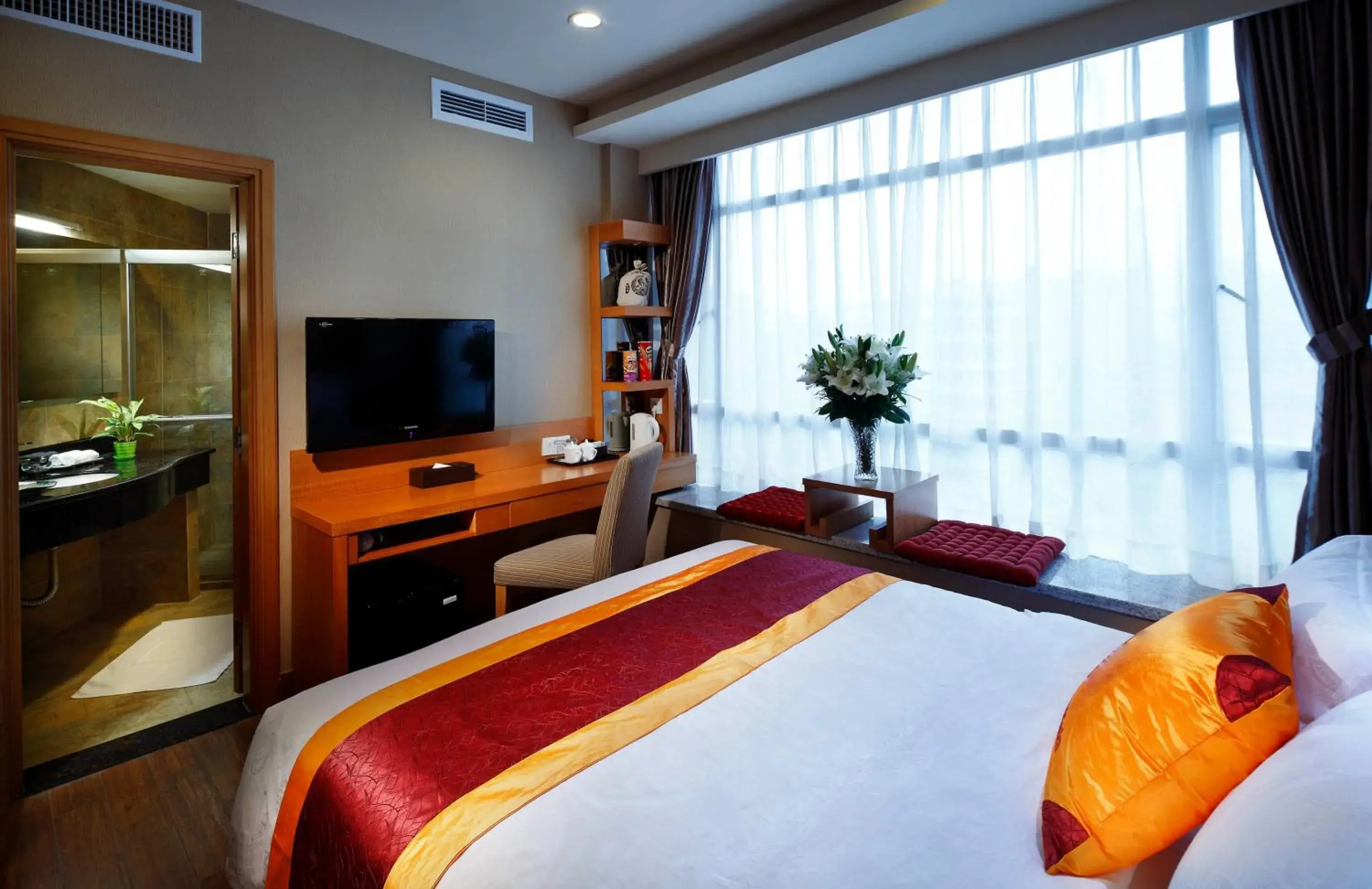 Decorative detail, Bed in Guangzhou The Royal Garden Hotel Decorative detail, Bed in Guangzhou The Royal Garden Hotel