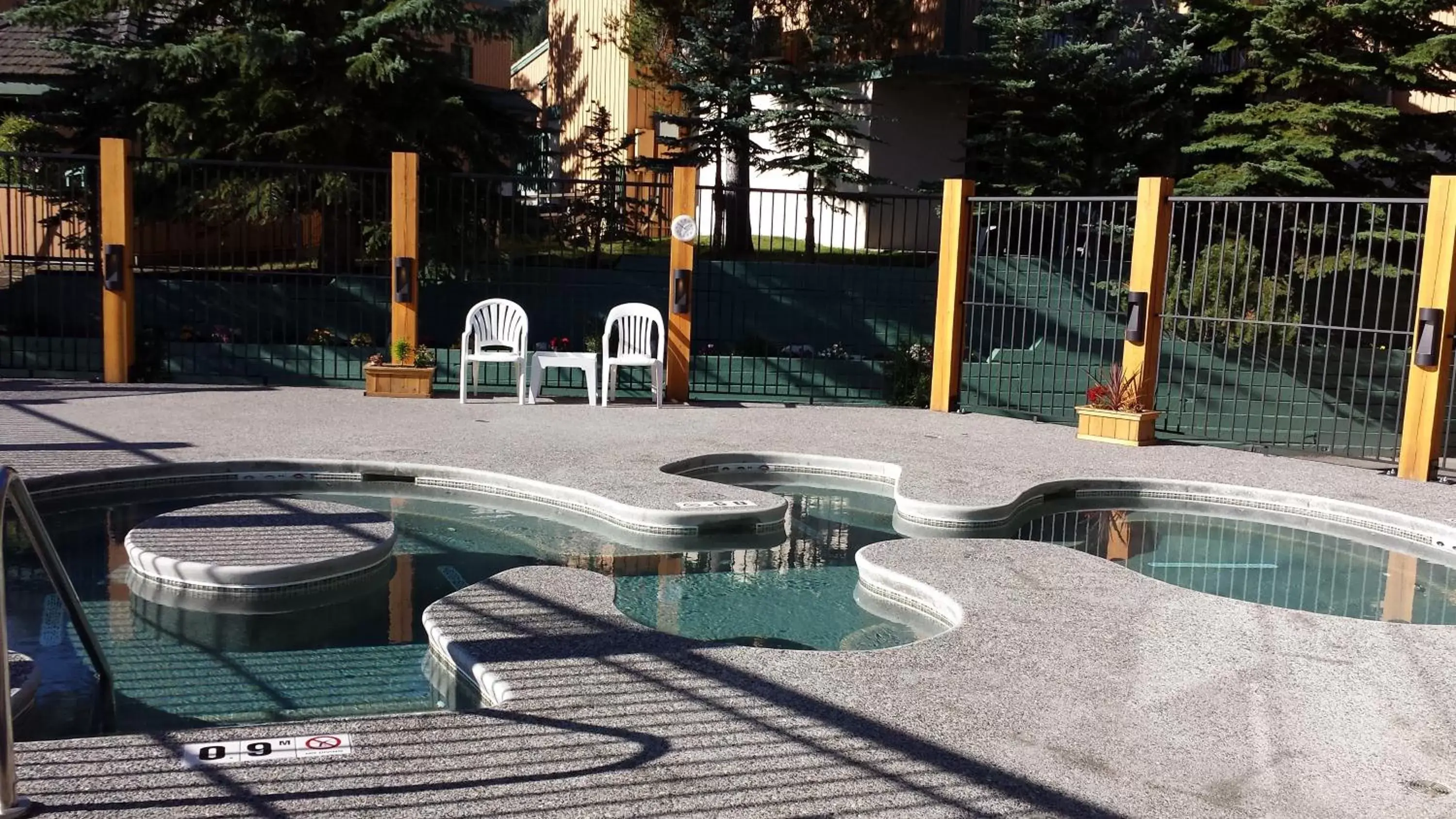 Swimming pool in Douglas Fir Resort & Chalets